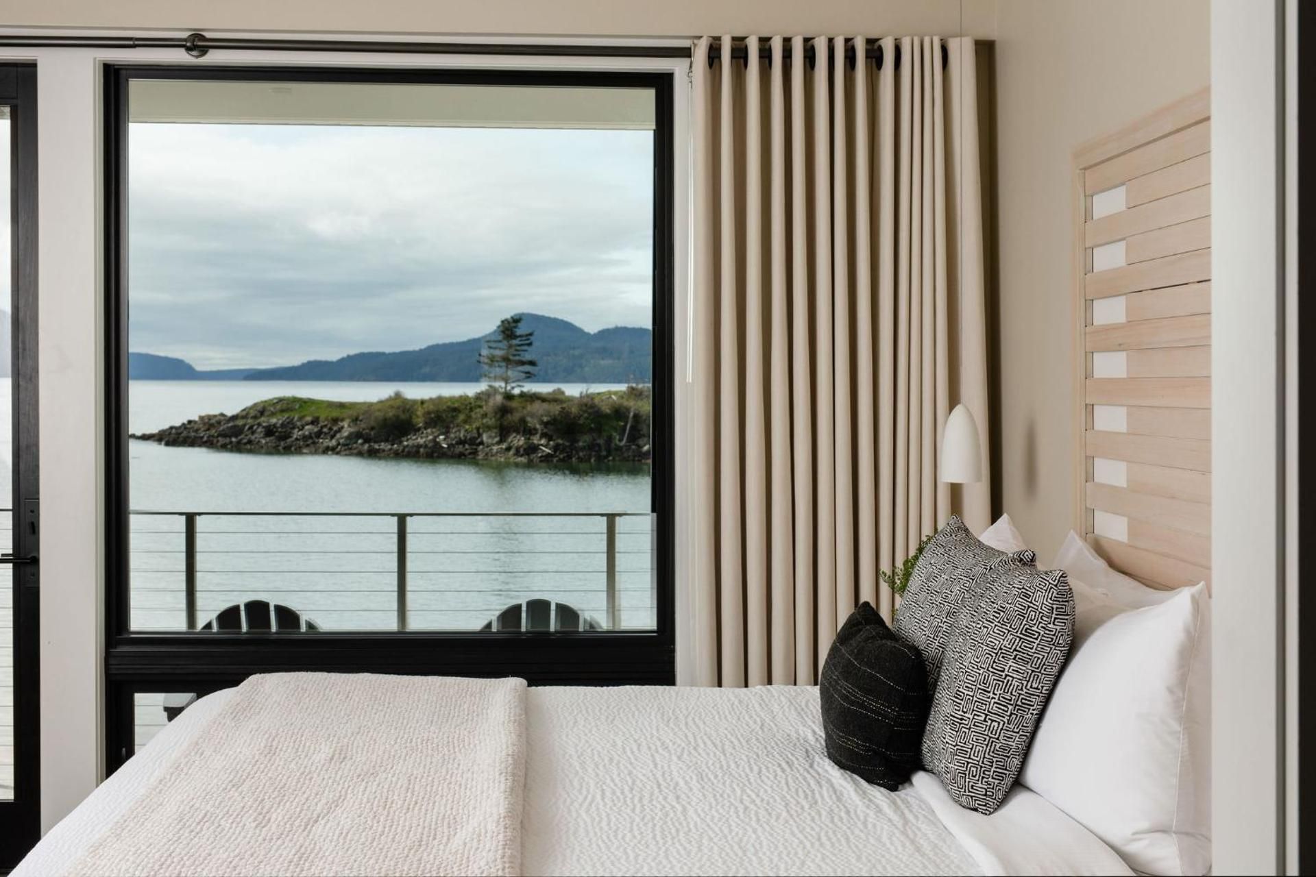 Water's Edge Studio Suite