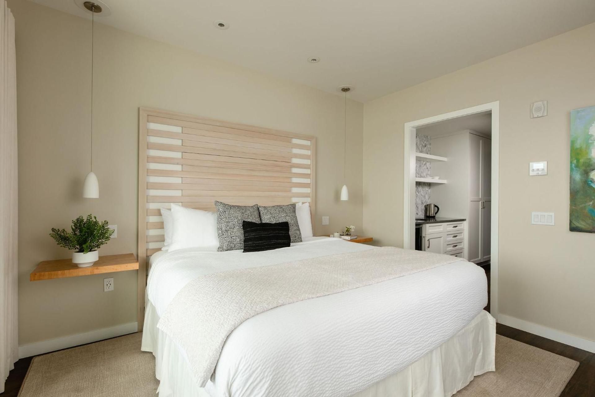Water's Edge Studio Suite