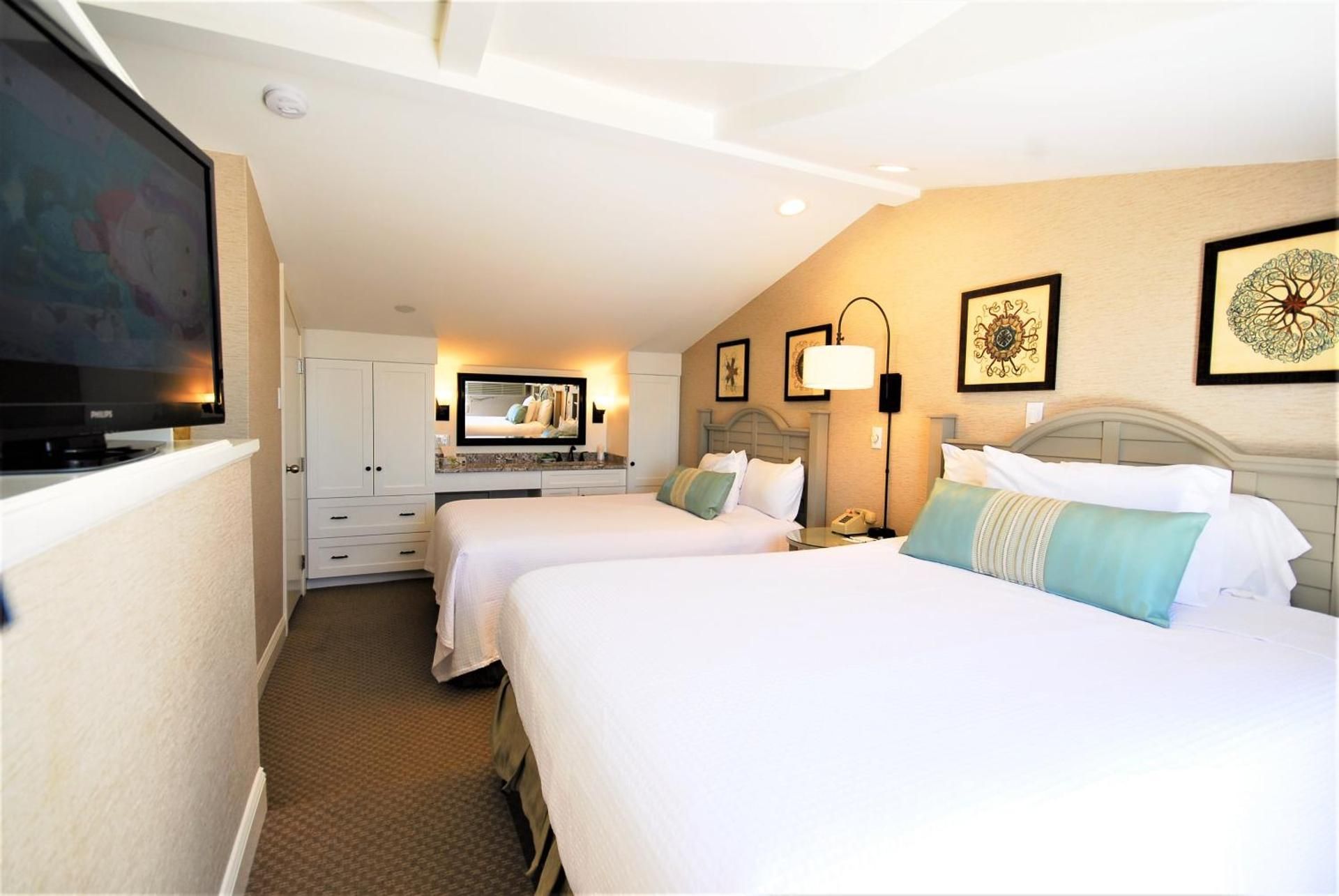 Bi-level Townhouse Suite Ocean & Pool Views