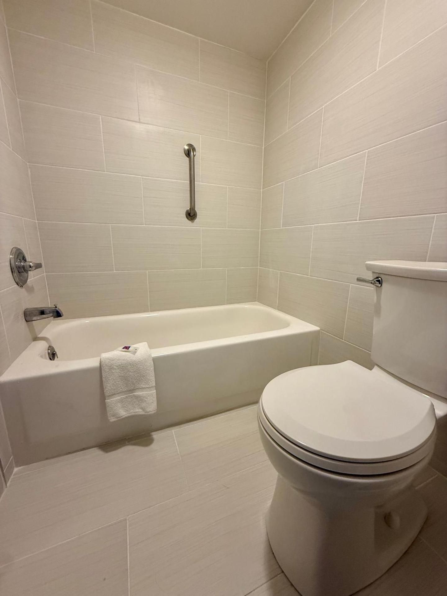 King Suite with Spa Bath - Non-Smoking