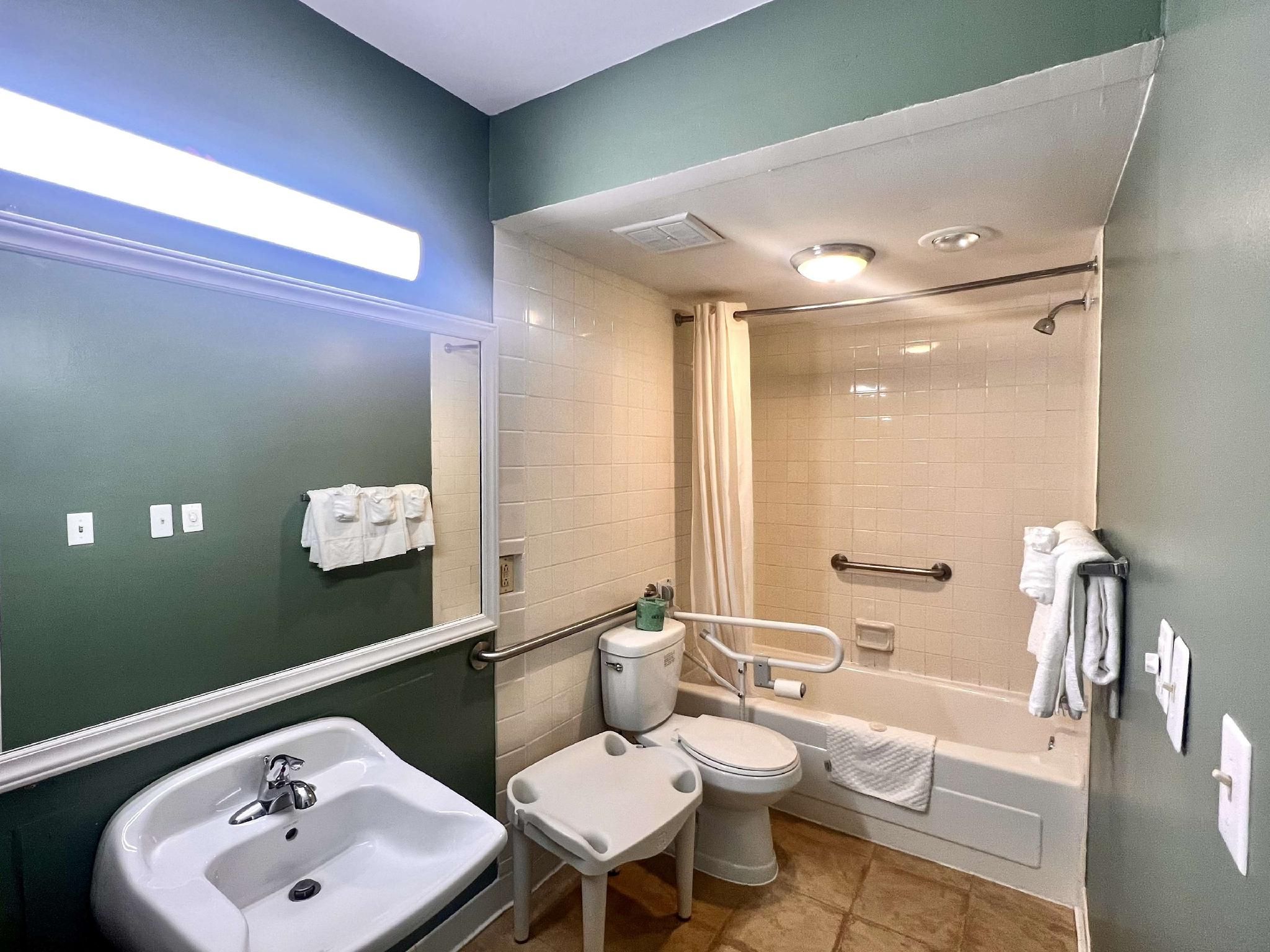 Motel 6 Culpeper, VA 2 Full Beds | Mobil Access Tub Nsmk Micfridg 3