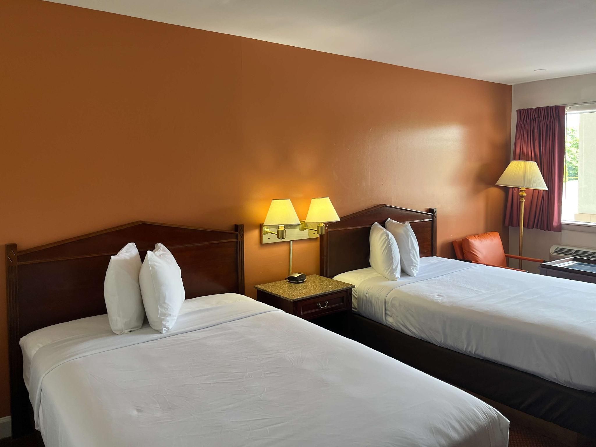 Motel 6 Culpeper, VA 2 Full Beds | Mobil Access Tub Nsmk Micfridg 2