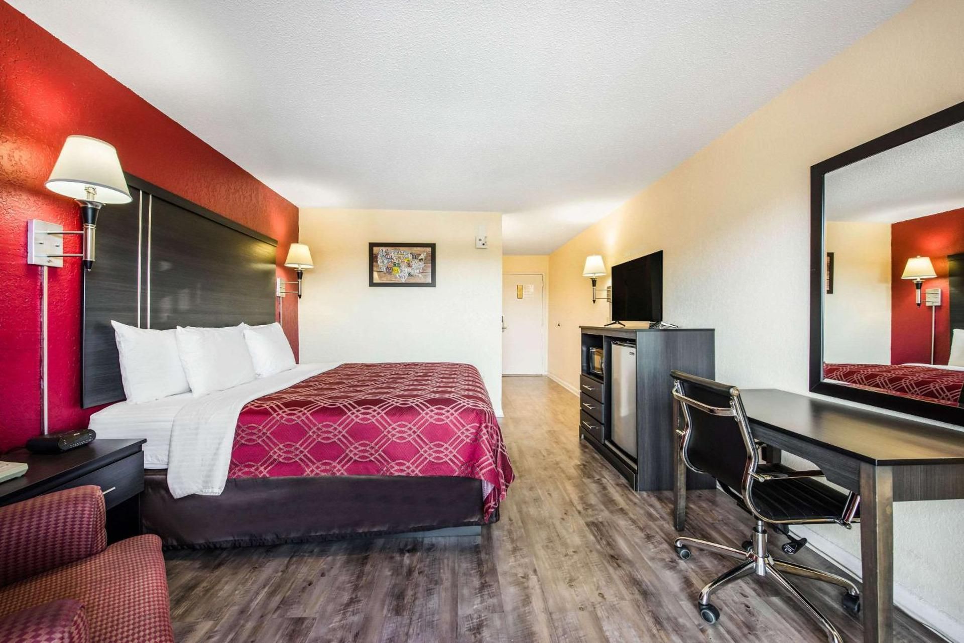 Queen Room - Accessible/Non-Smoking