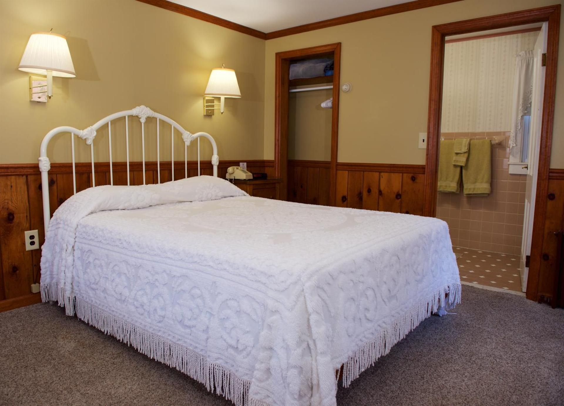 Deluxe Queen Room