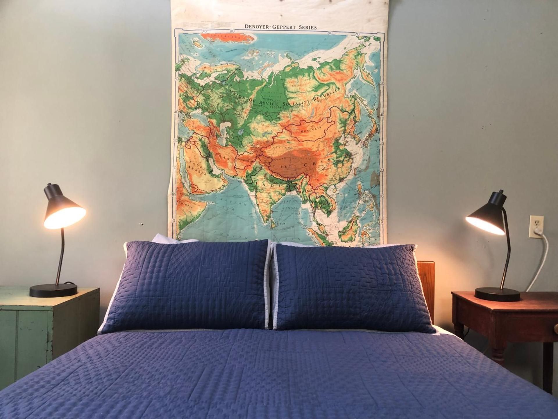 Deluxe One-Bedroom Apartment