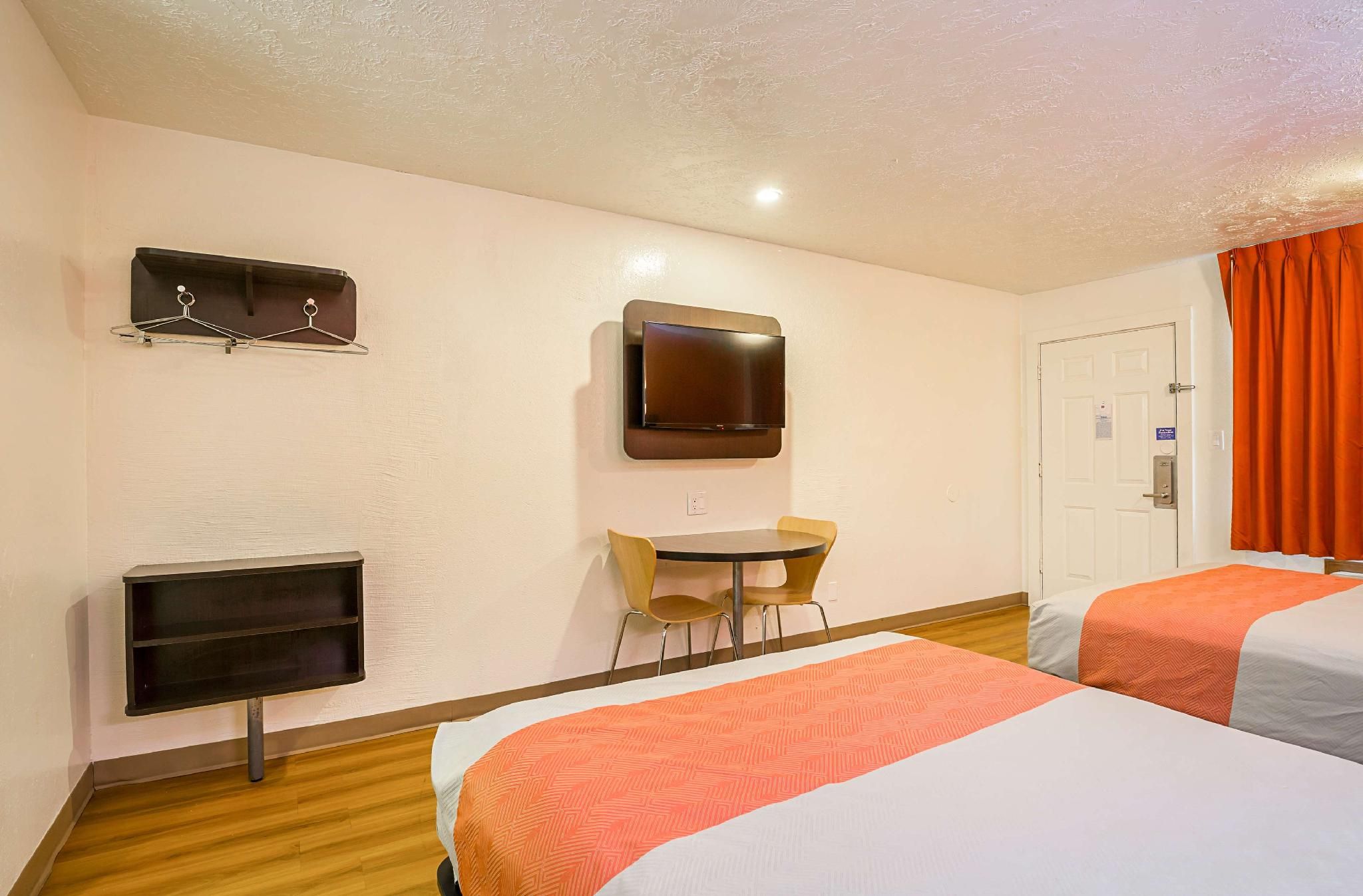 2 Full Beds | Smoking, Micfridge