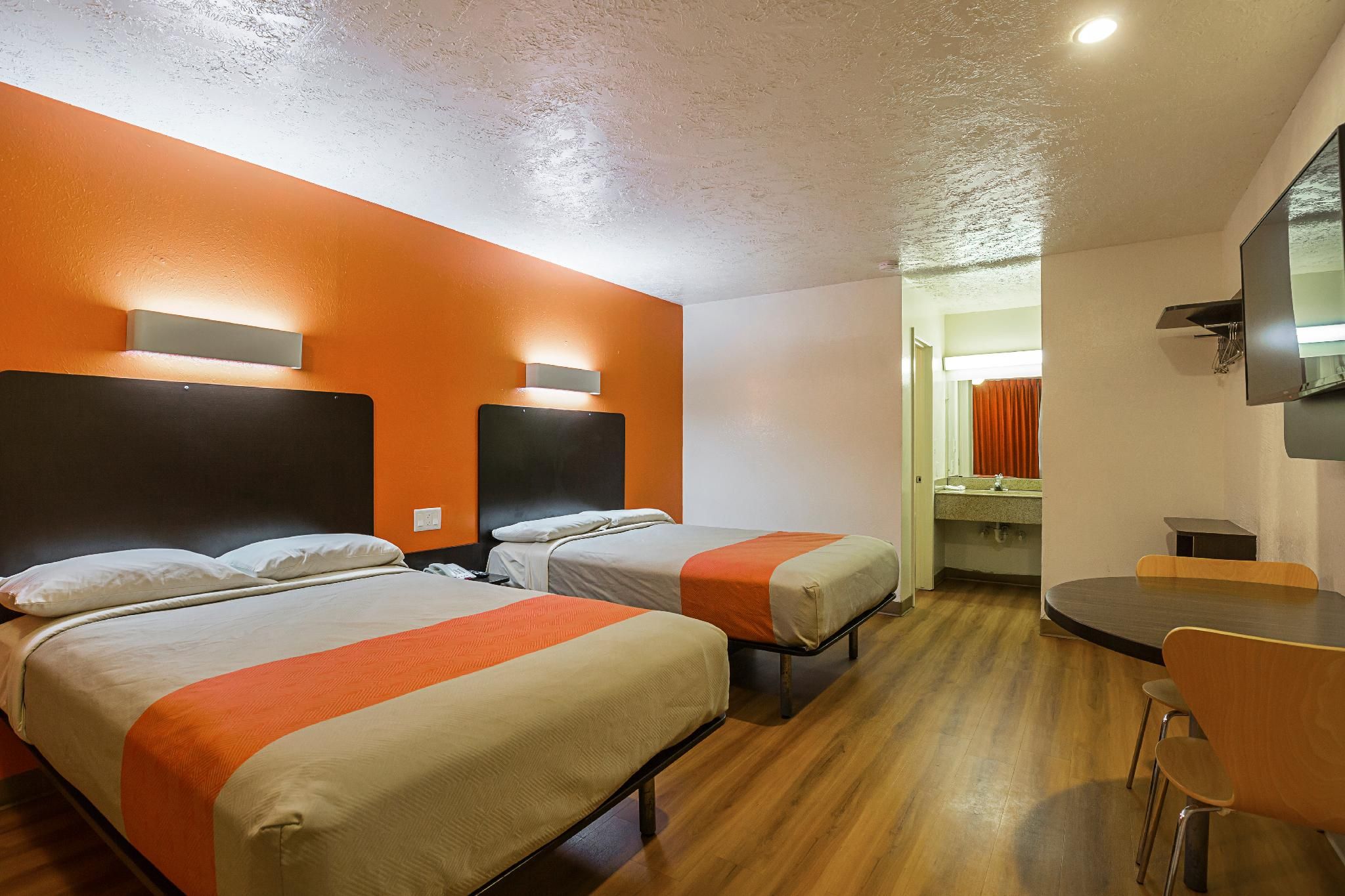 2 King Beds | Non-Smoking, Micfridge
