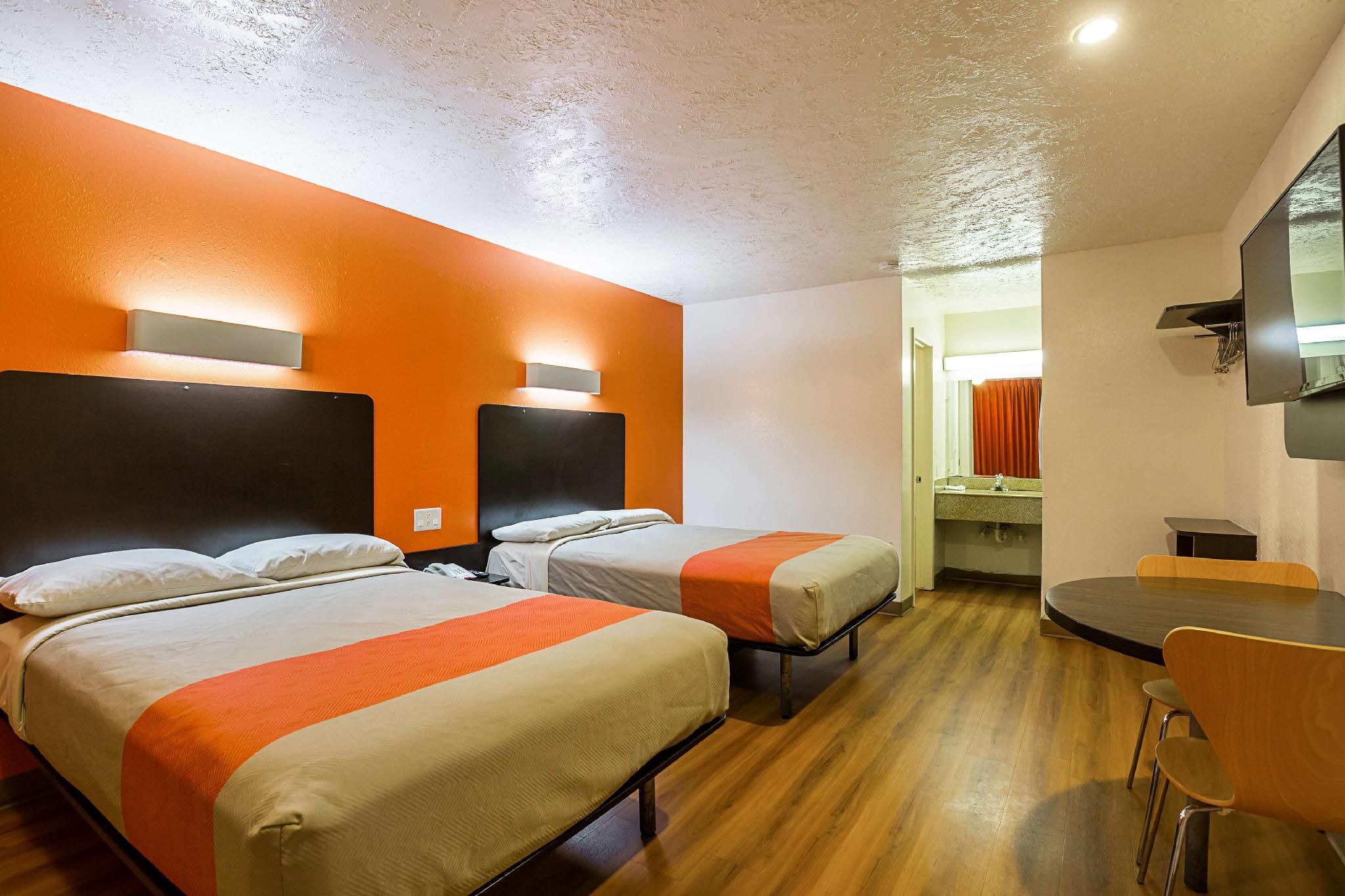 2 Full Beds | Non-Smoking, Micfridge
