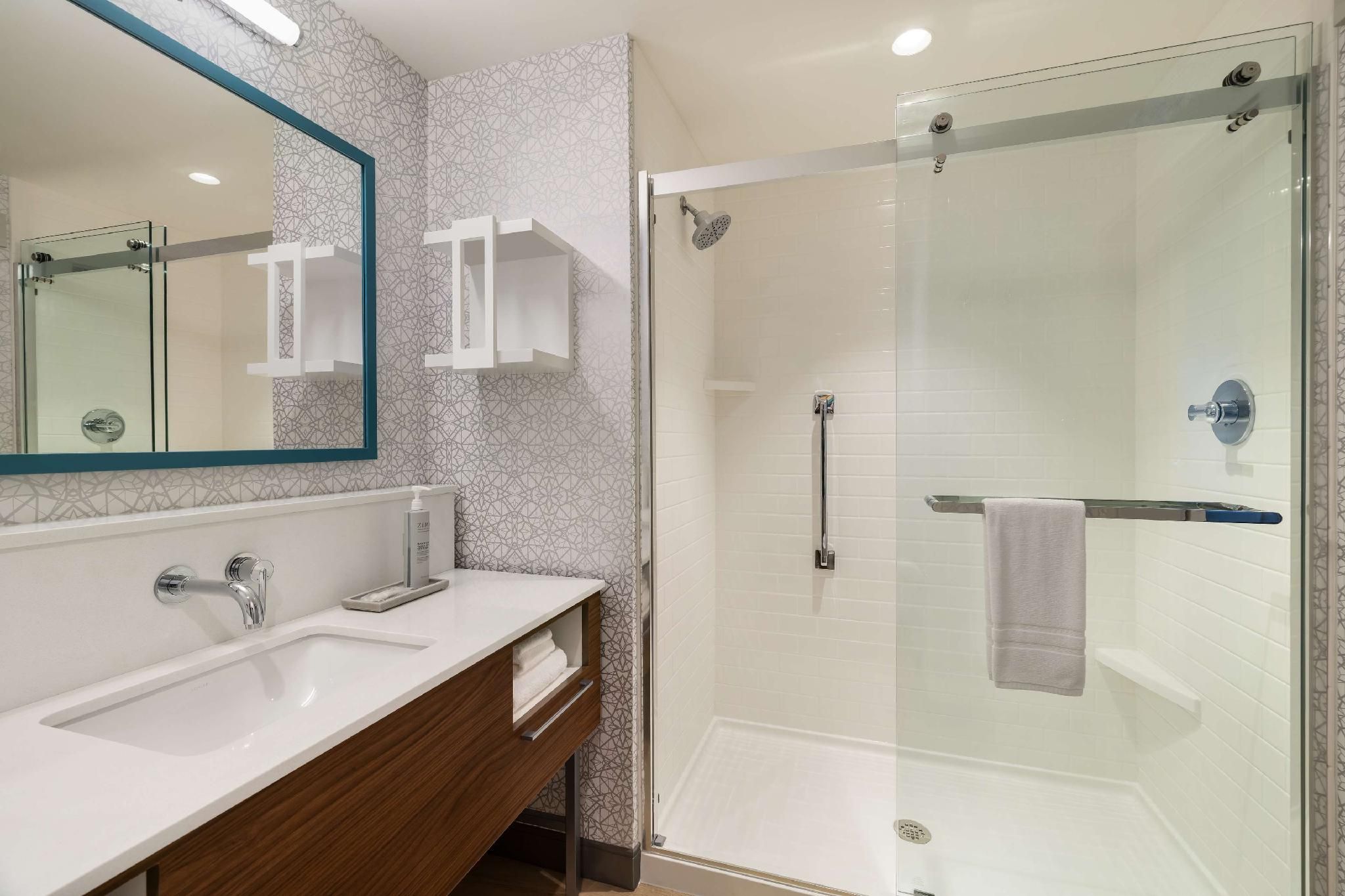 1 King W/Microwv/Fridge