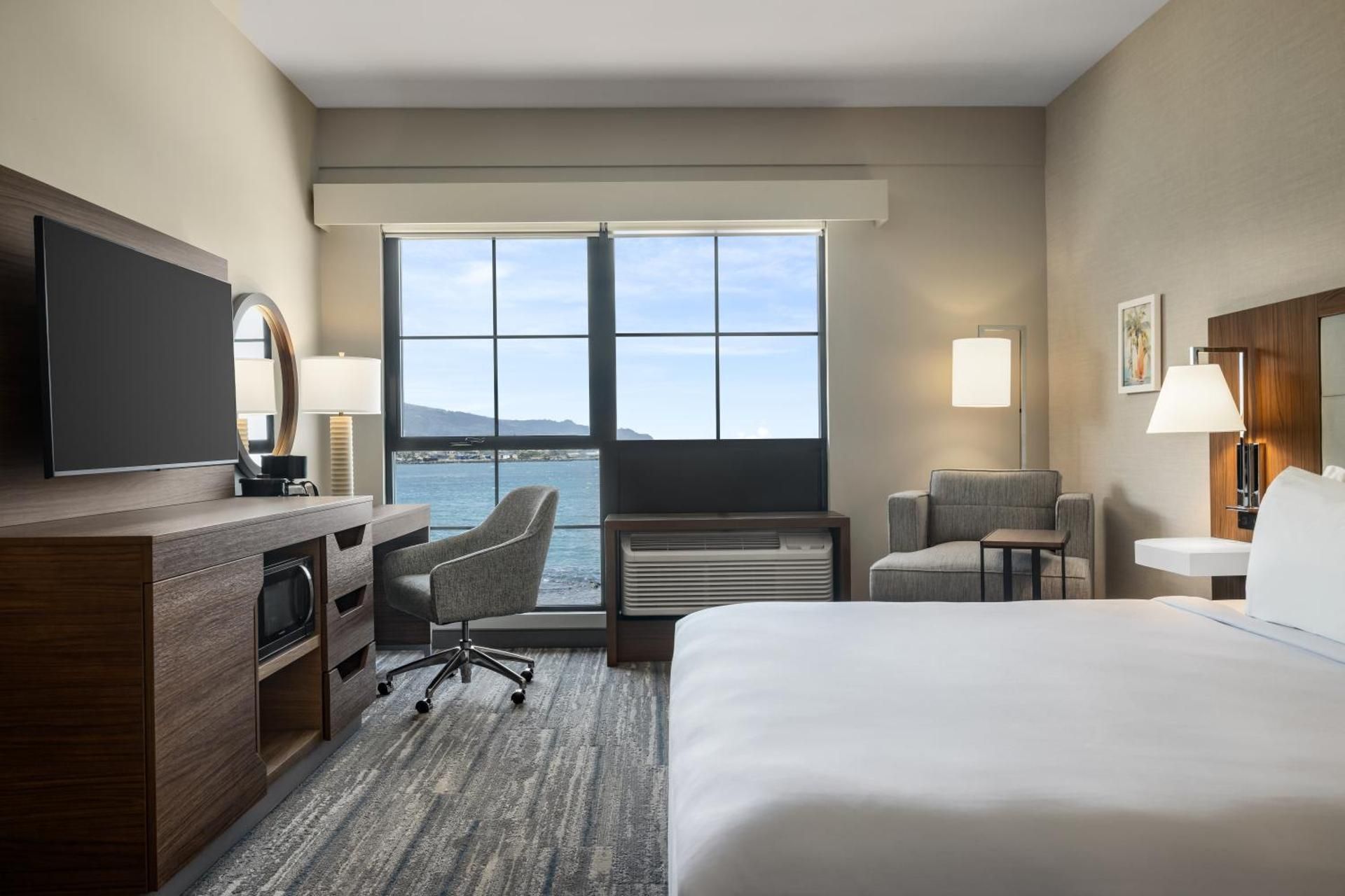 King Room with Sofa Bed and Ocean View - Hearing Access