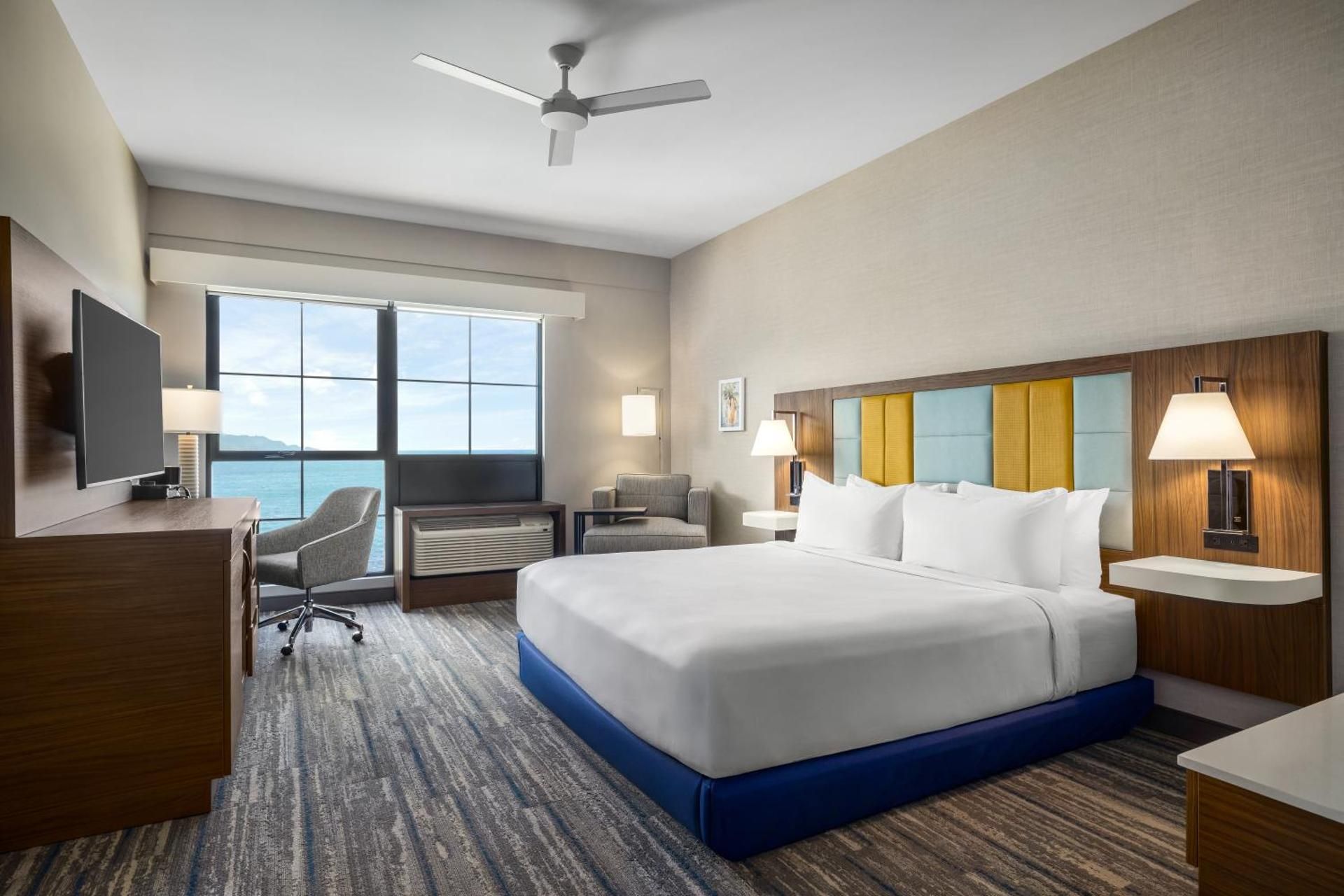 King Room with Ocean View and Roll-in Shower - Mobility Access