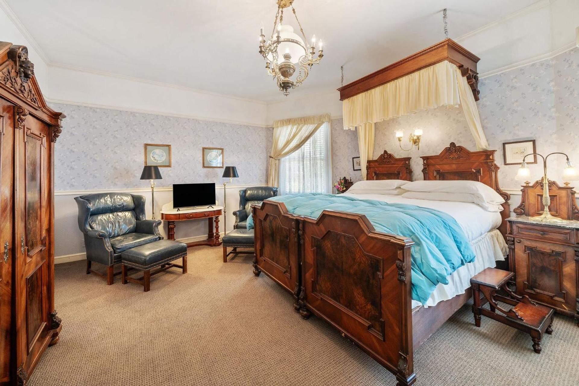Brinnwood Bed & Breakfast Standard King Room 2