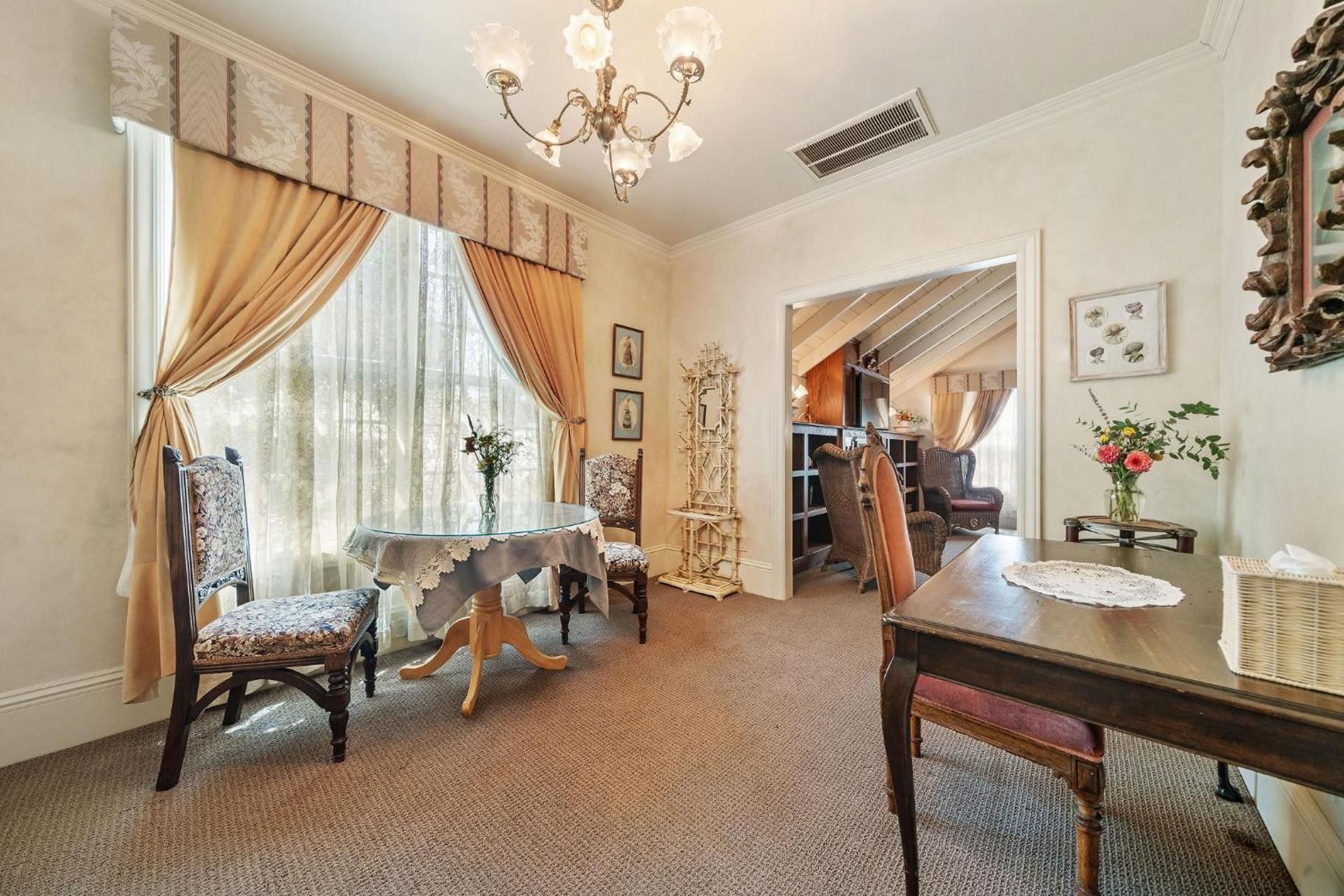 Brinnwood Bed & Breakfast Deluxe Queen Room 3