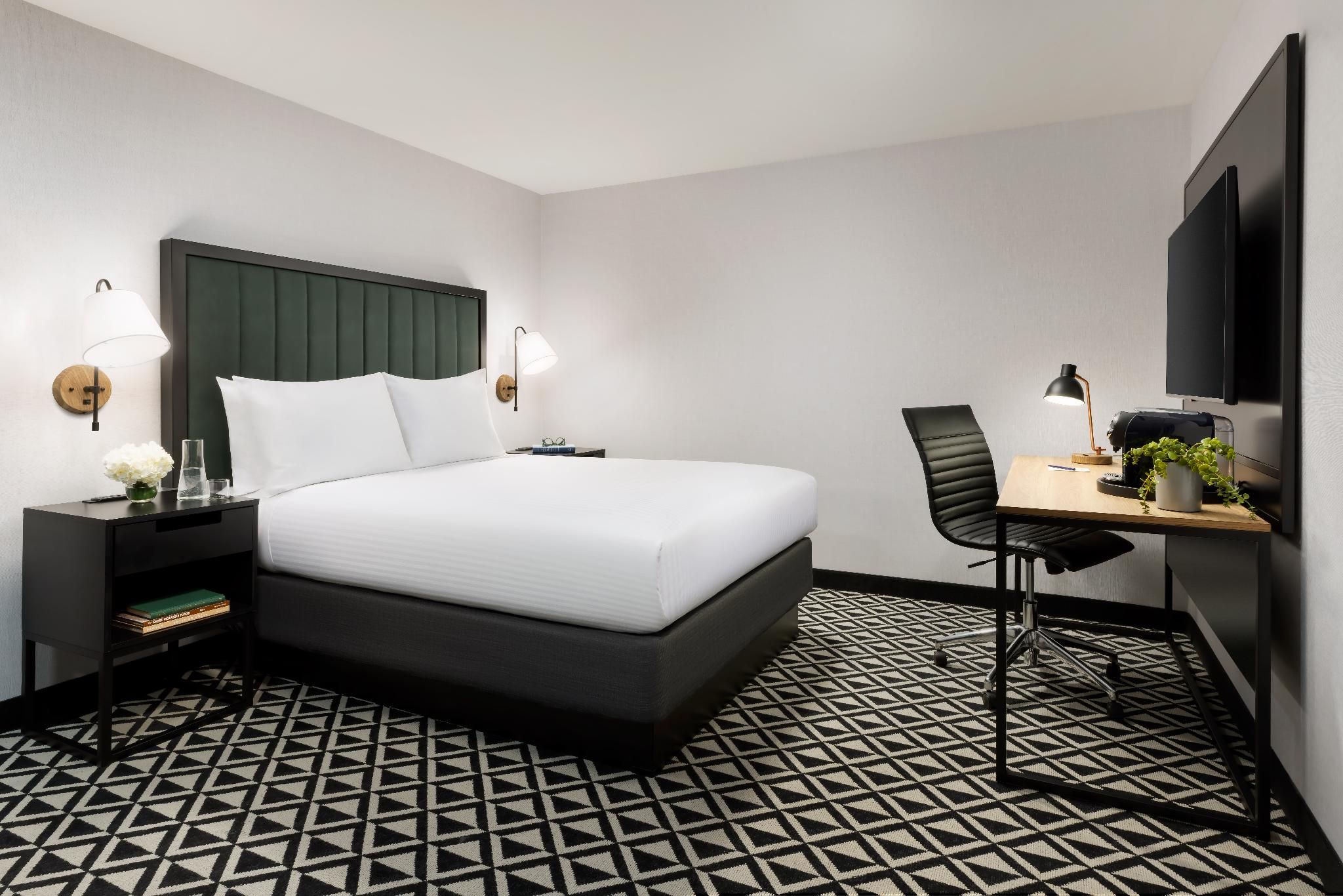 Arcadian Hotel Brookline King Interior