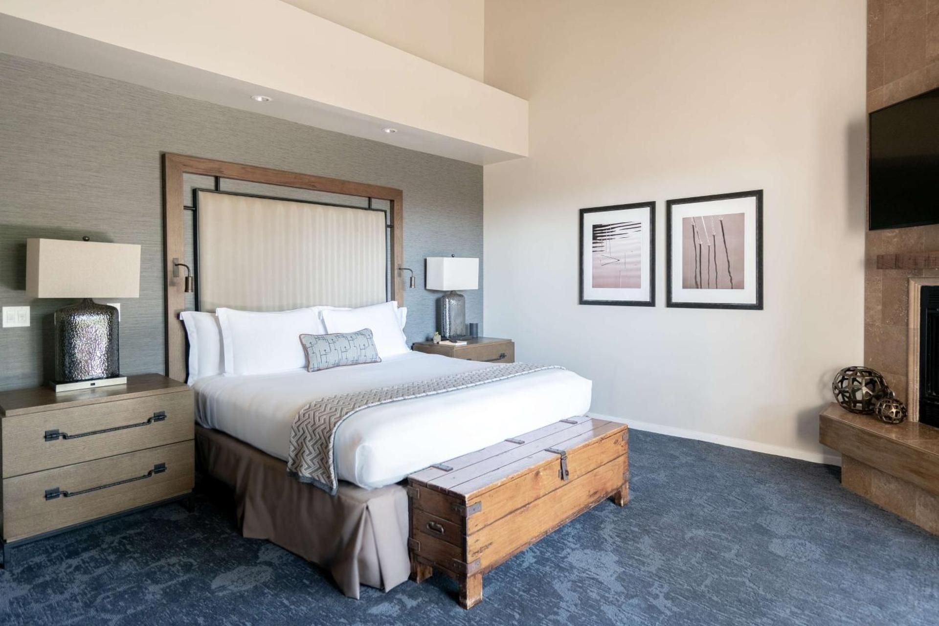 Hilltop Ranch King Suite with Outdoor Tub