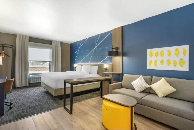 1 King Bed, Suite, Nonsmoking