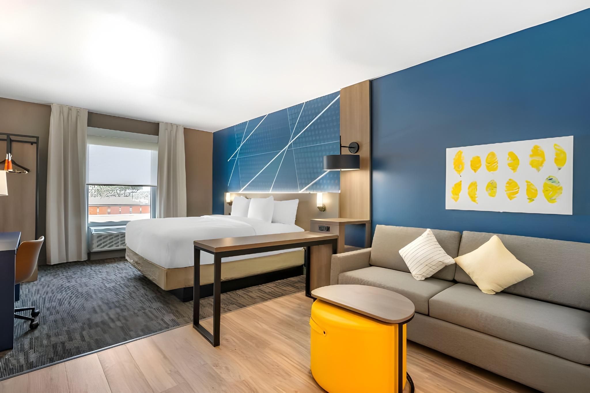 One Room Suite with Roll-In Shower - Disability Access/Non Smoking
