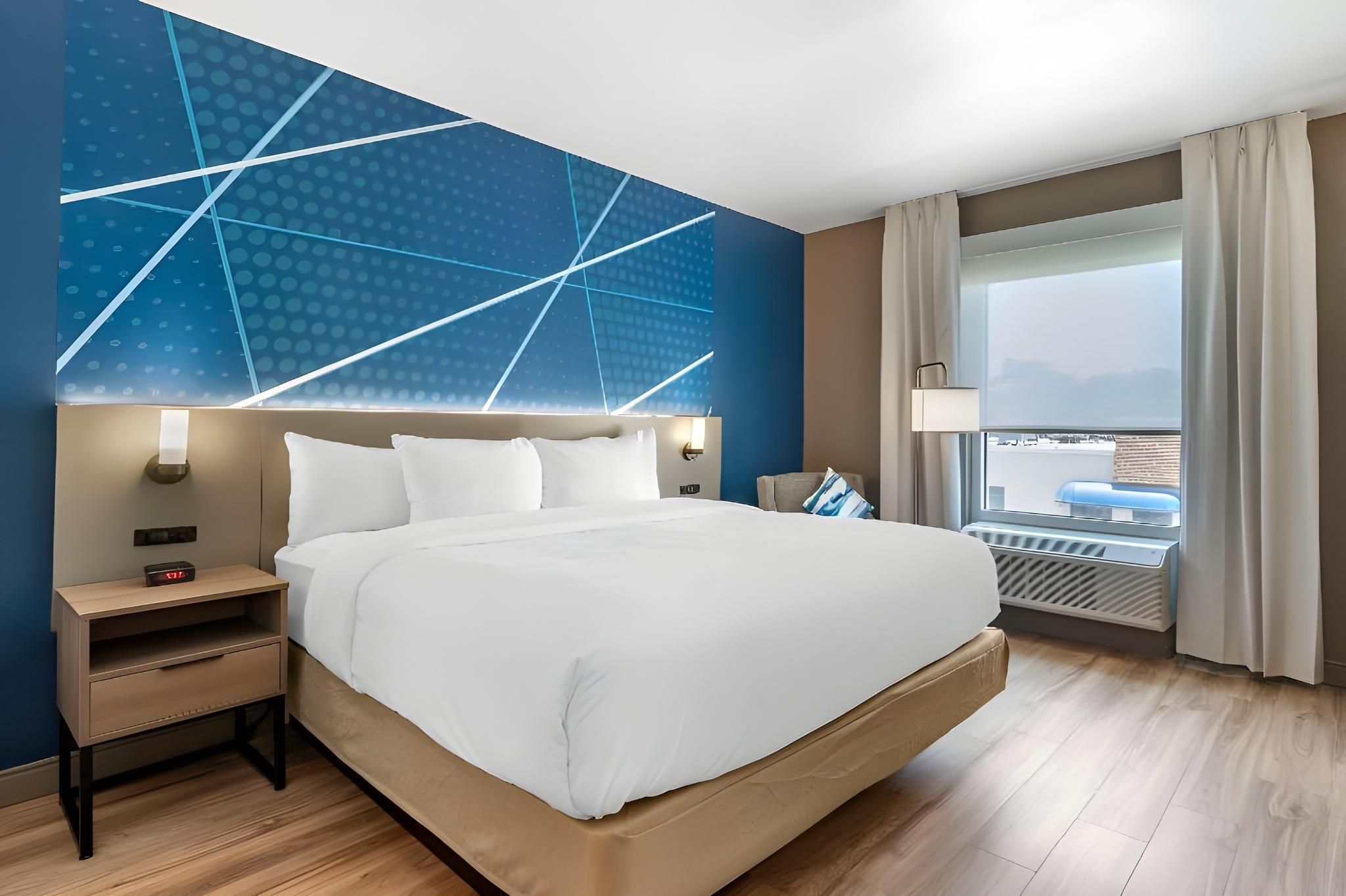 1 King Bed, Nonsmoking