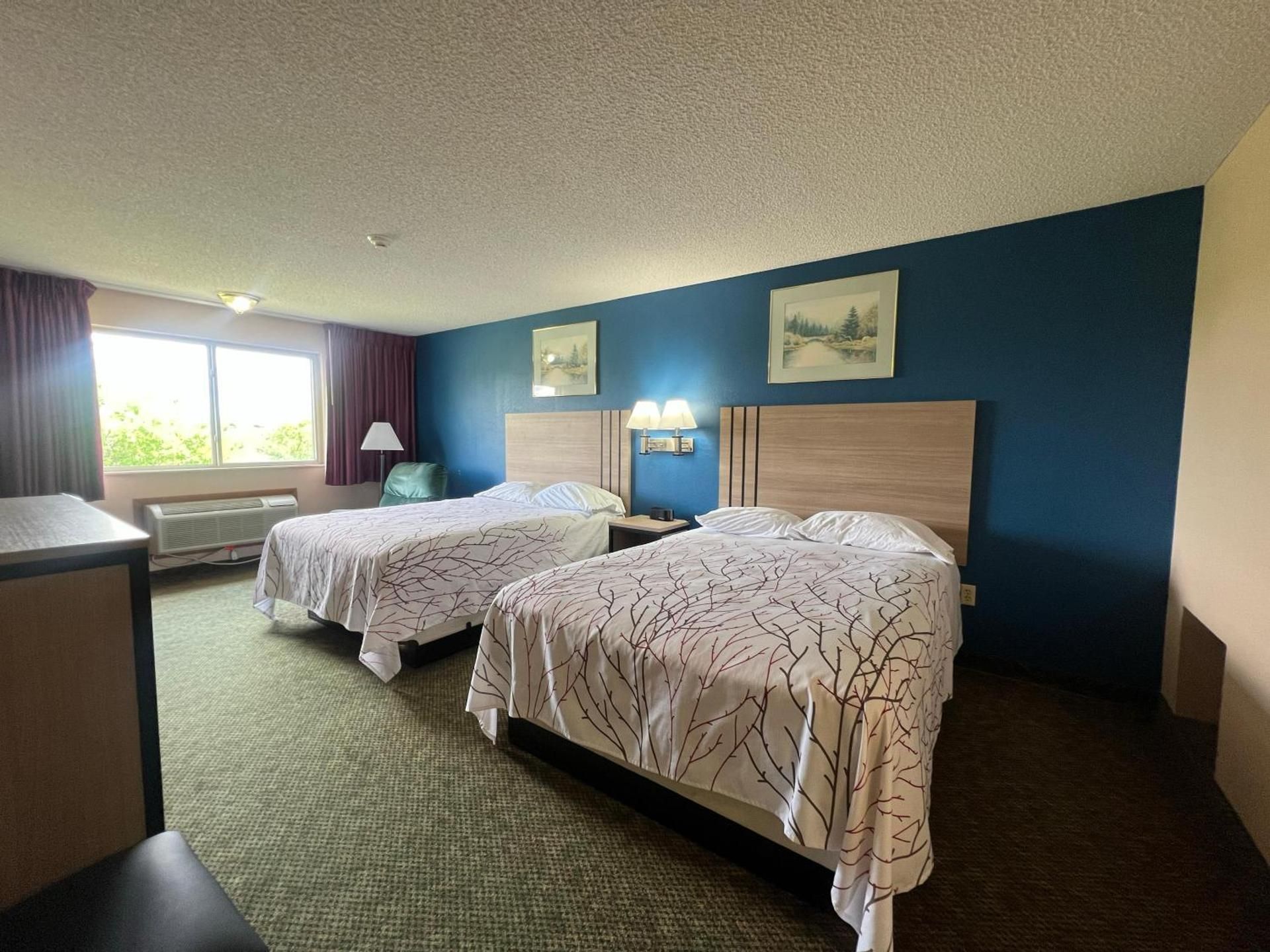 Deluxe 2 Queen Beds Smoke Free