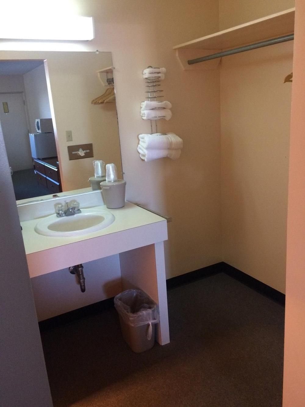 OYO Malden Airport Inn