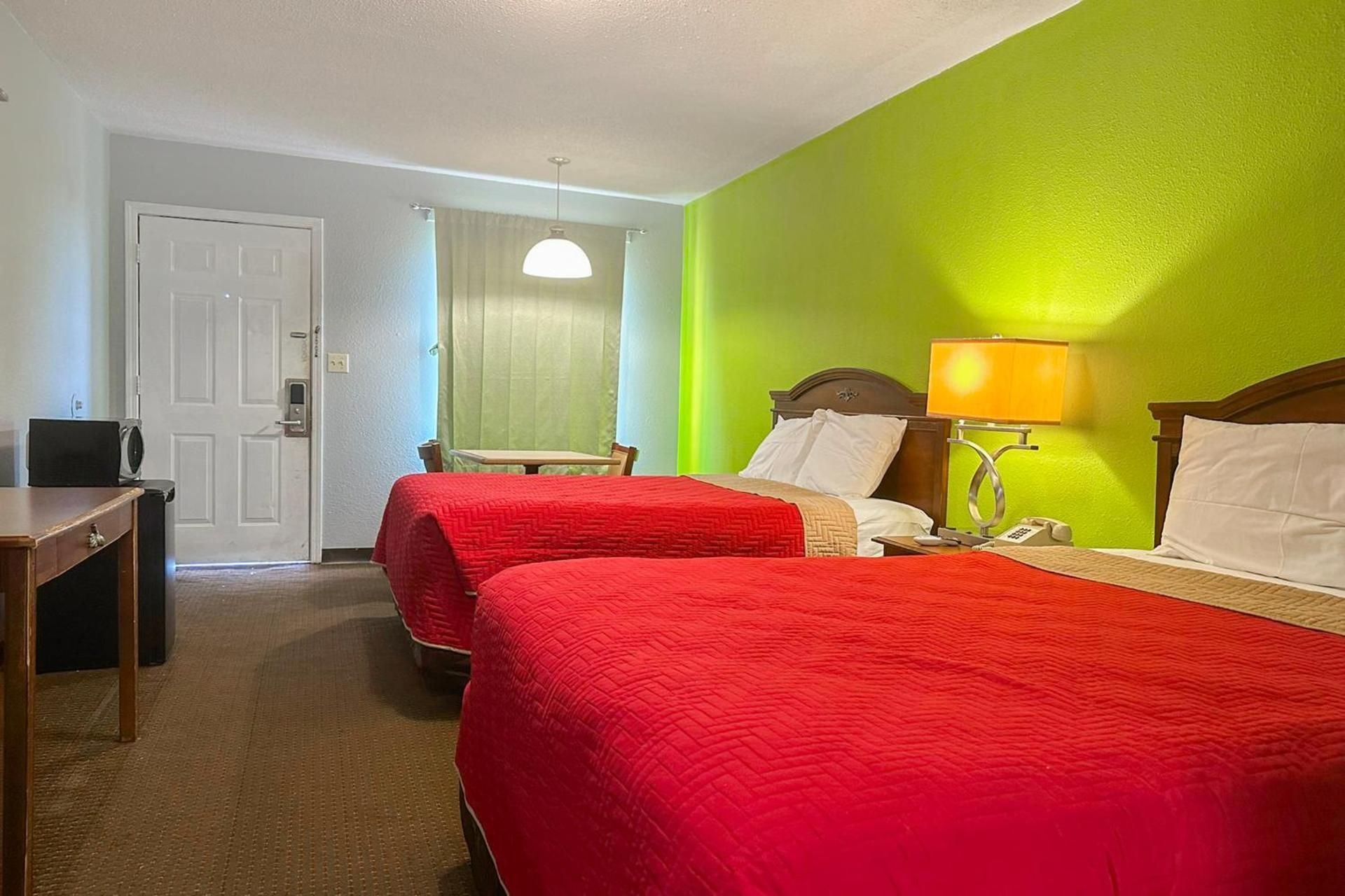 OYO Hickory House Inn 2 Full Bed Smoking 2