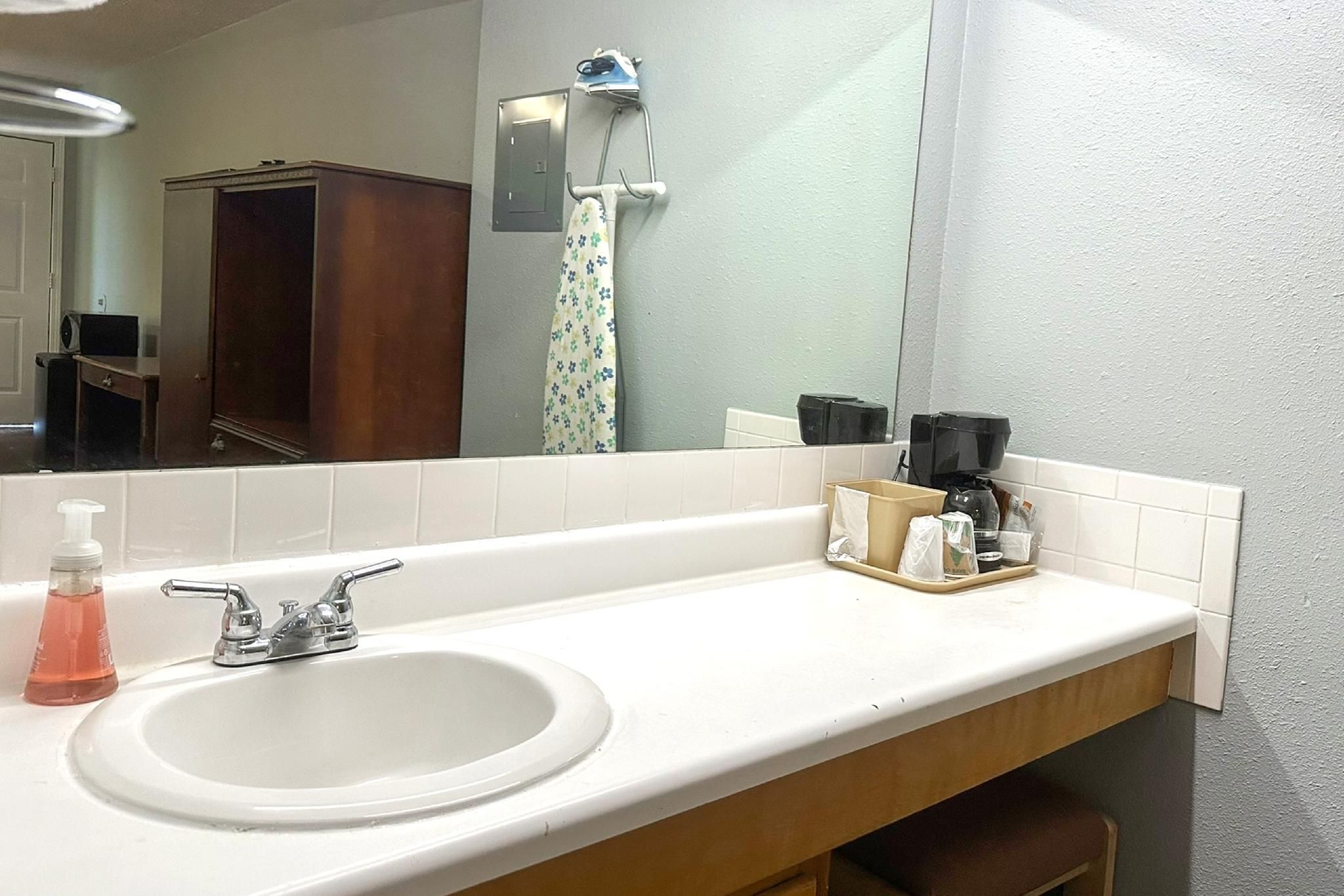 OYO Hickory House Inn 2 Full Beds Non-Smoking 3