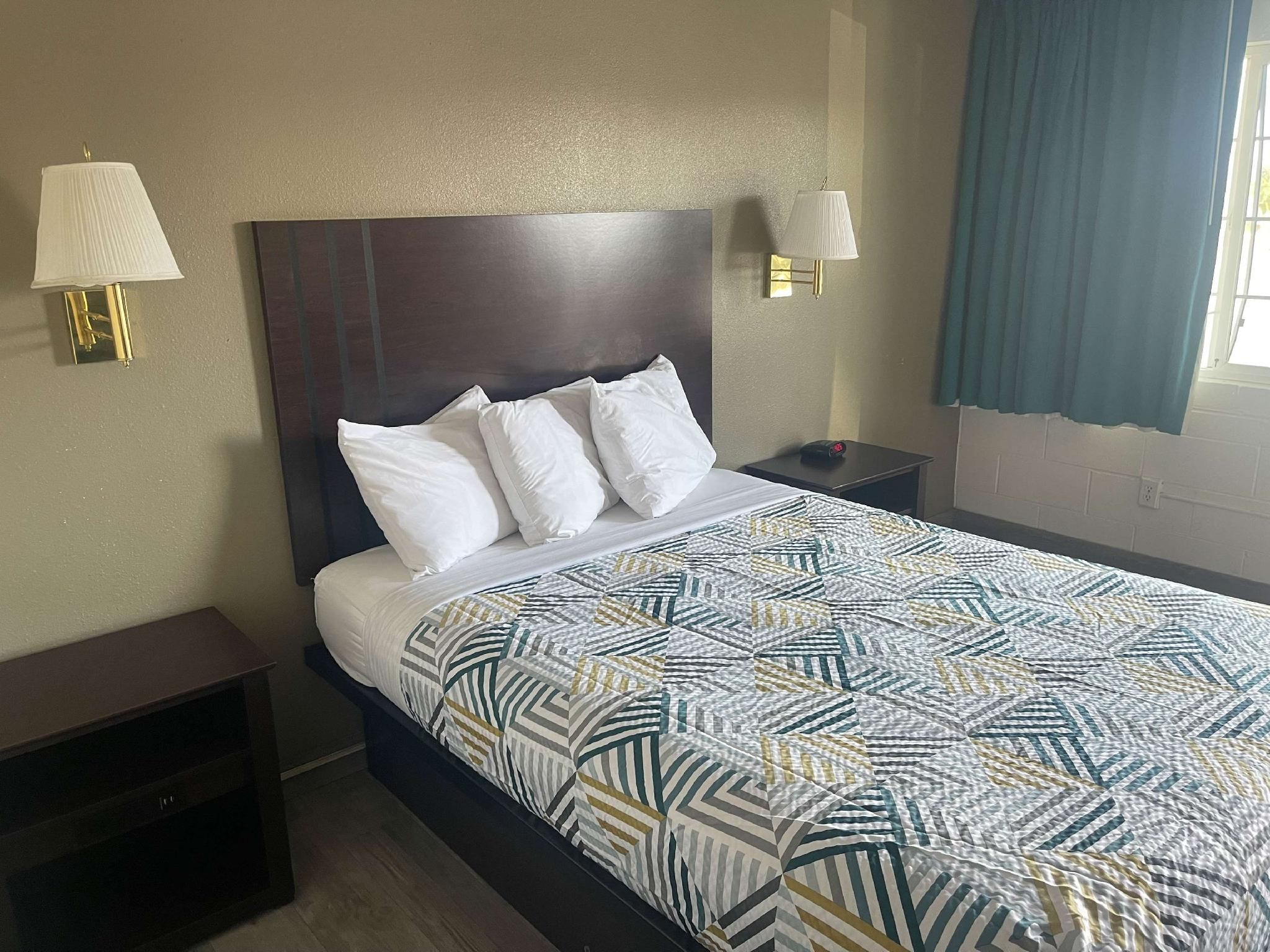 1 Queen Bed | Non-Smoking, Micfridge, Sofa-Bed