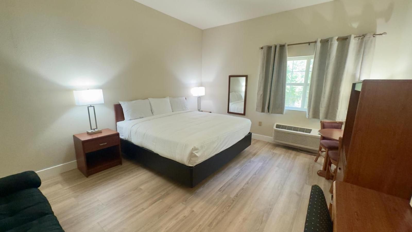 Westhaven Inn Standard Room 3