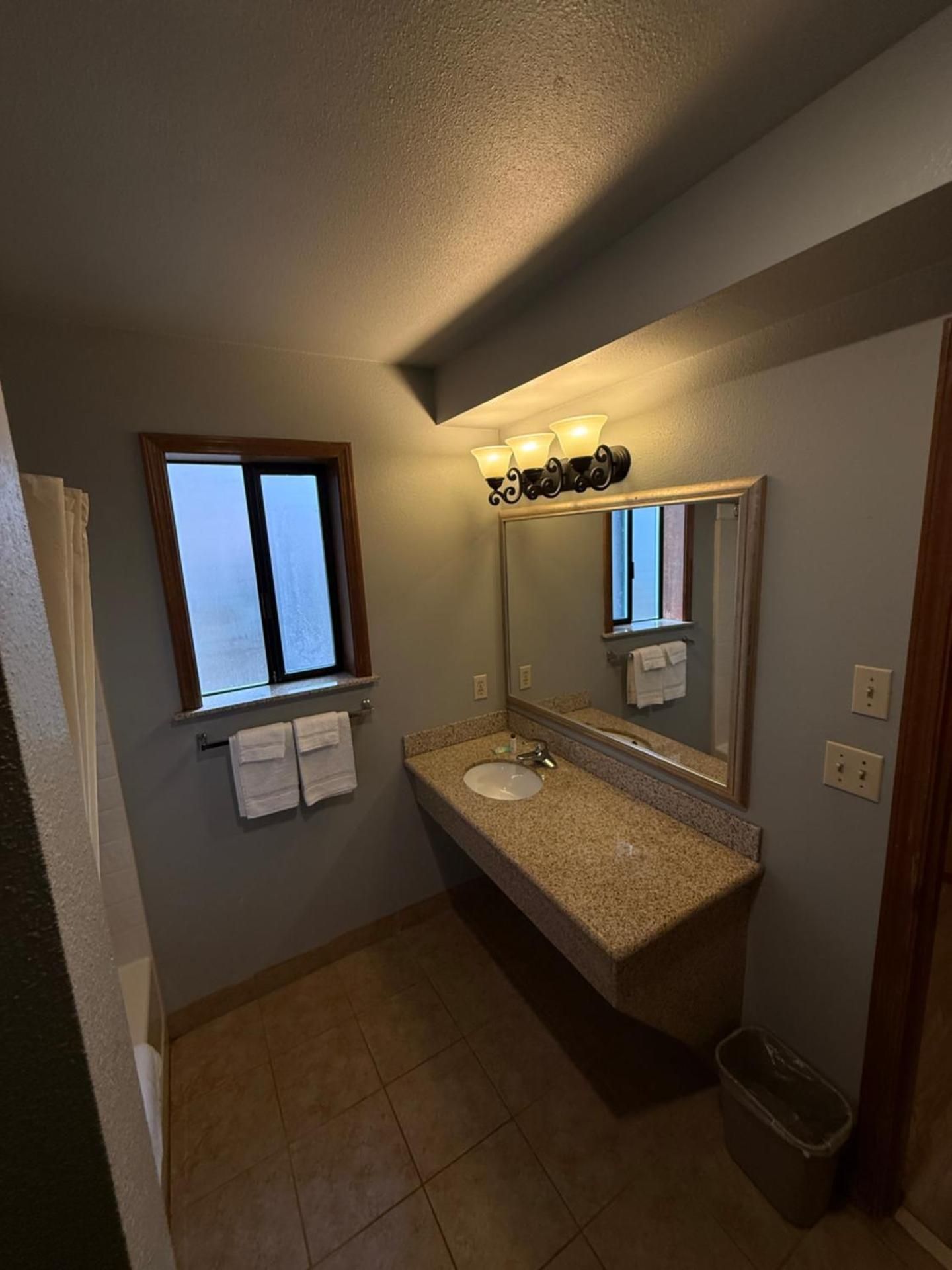 Stewart Lodge Deluxe Queen Room with Two Queen Beds 3