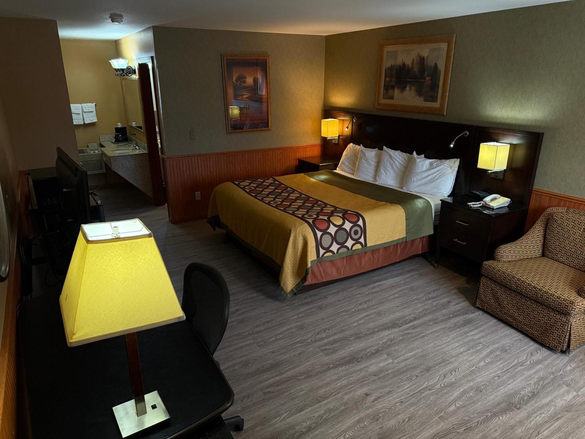 Stewart Lodge Deluxe Queen Room with Two Queen Beds 2