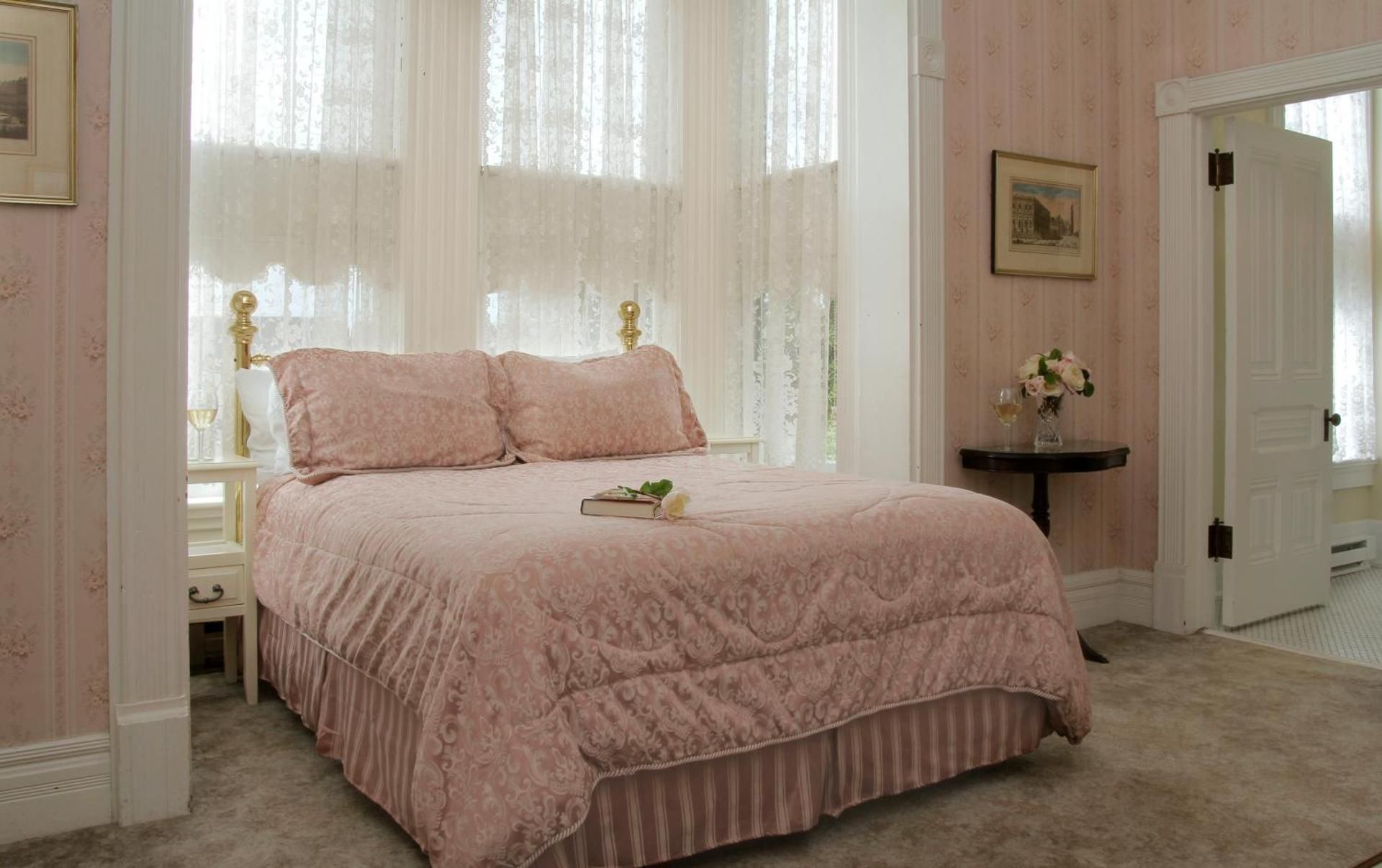 Two-Bedroom Queen Suite