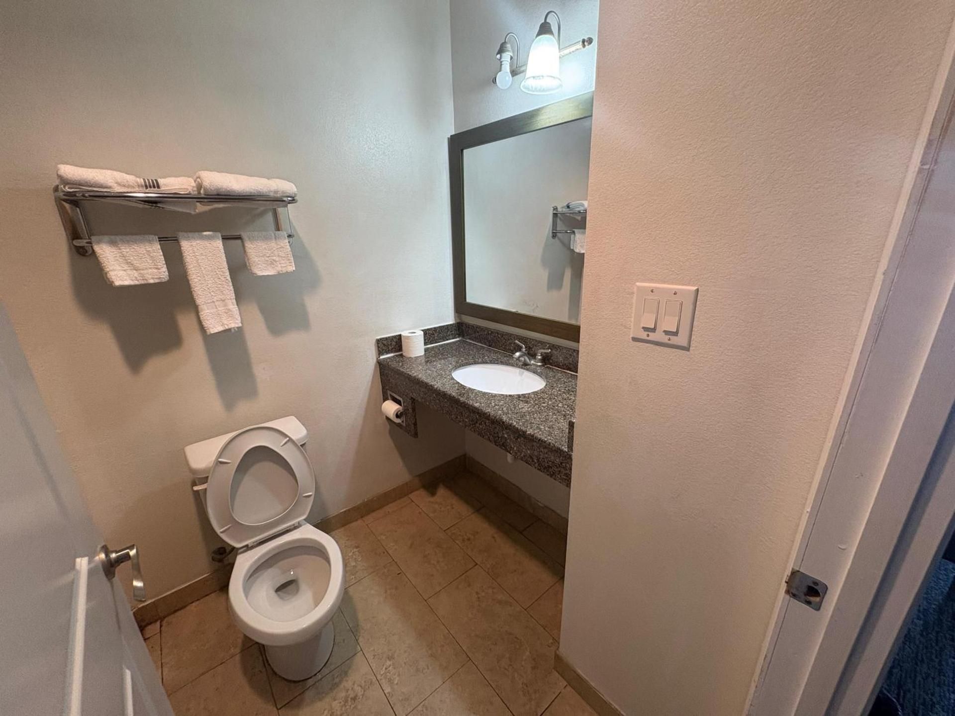 2 Queen Beds with Kitchenette