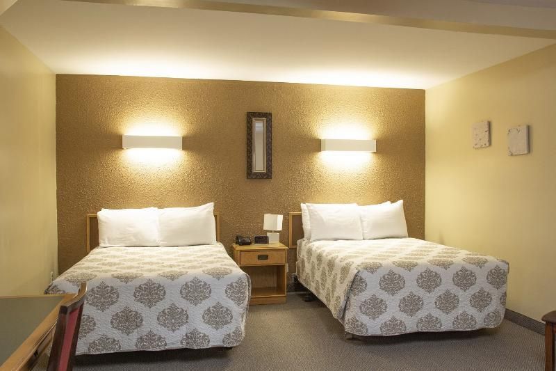 2 Queen Beds, Efficiency, Suite, Nonsmoking, Accessible