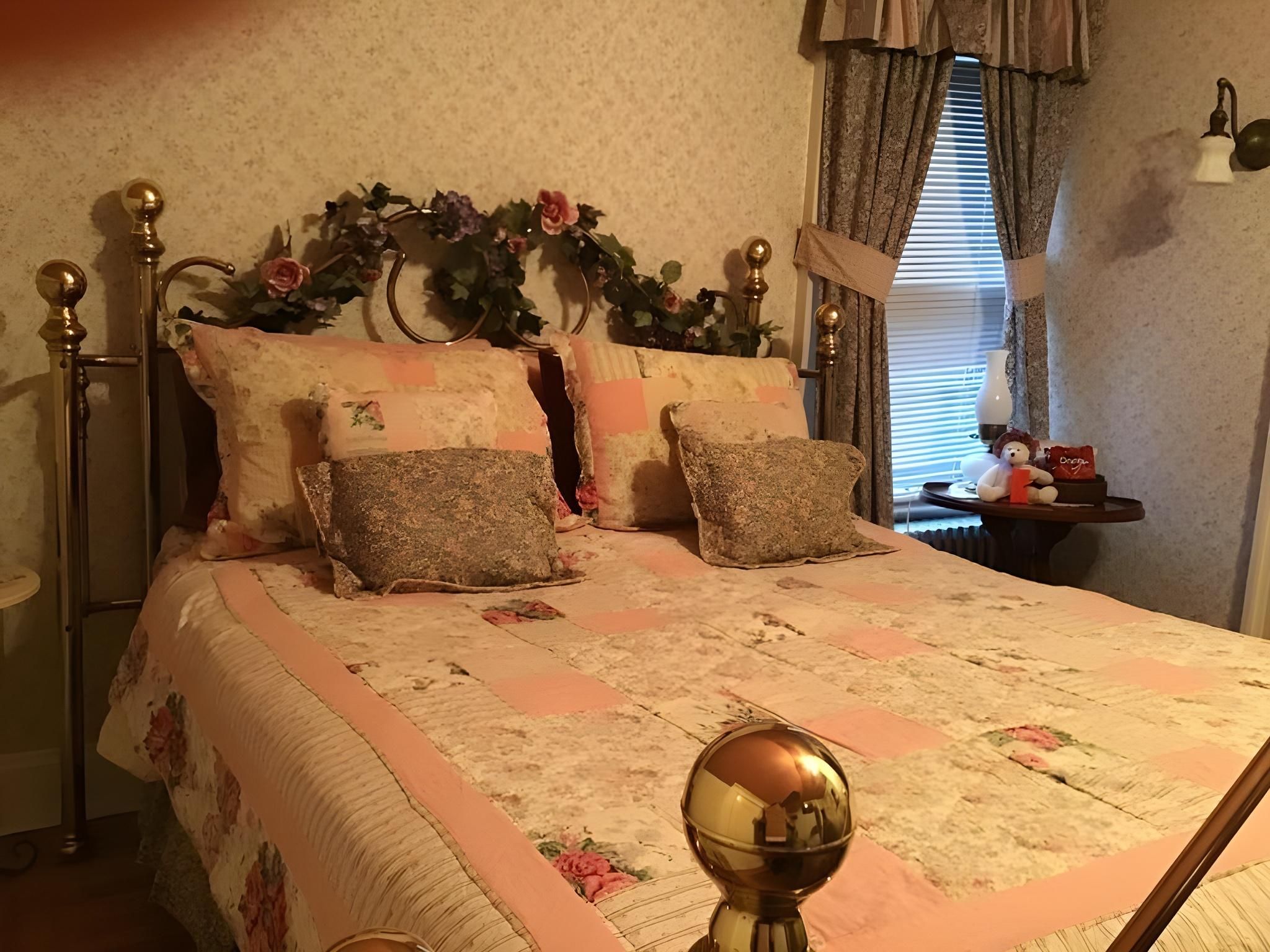 Country Cottage Room #5-Queen-Ensuite-Deluxe-Woodland view