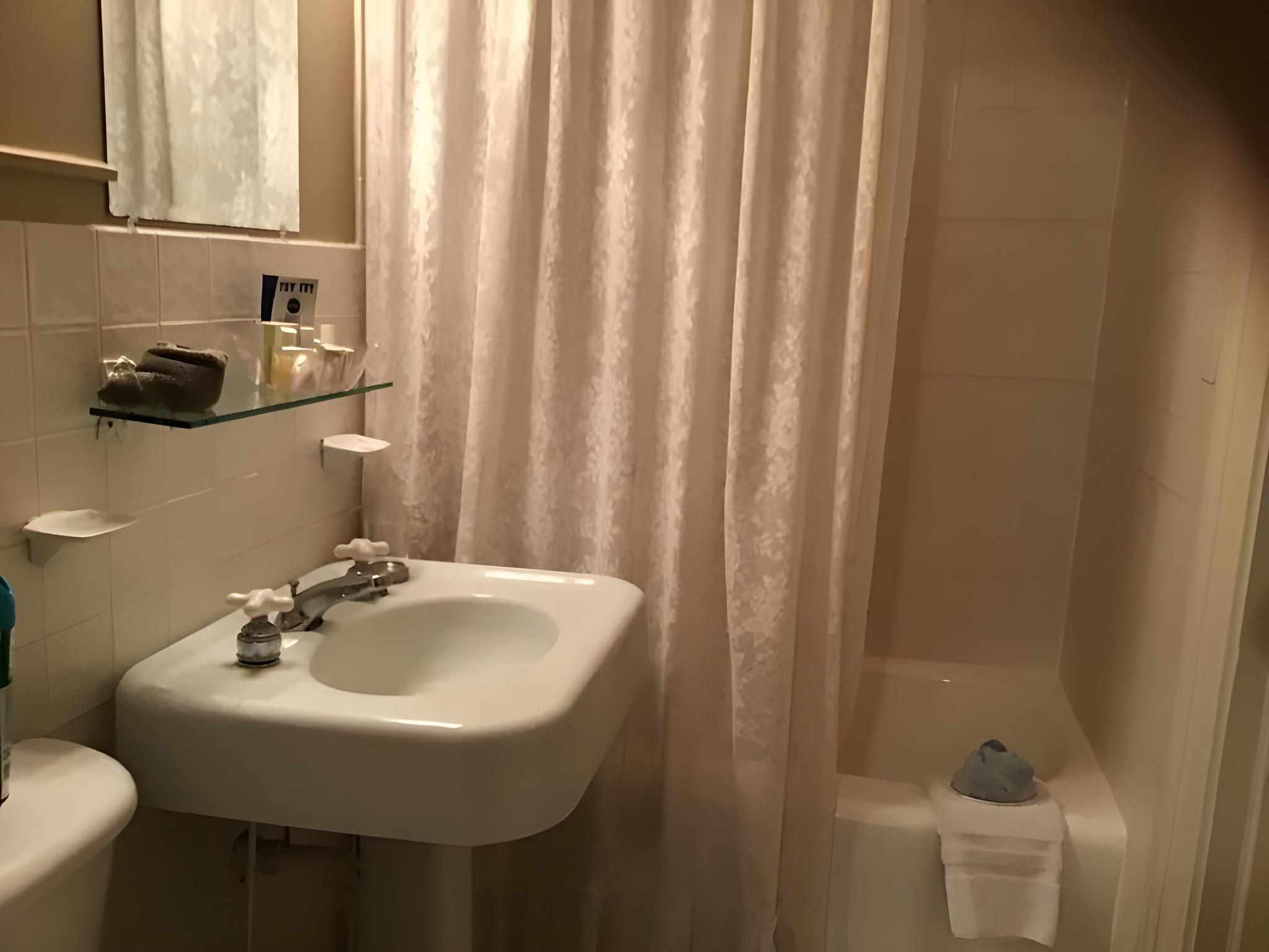 The Fireplace Room #3-Queen-Ensuite-Romantic-Woodland view