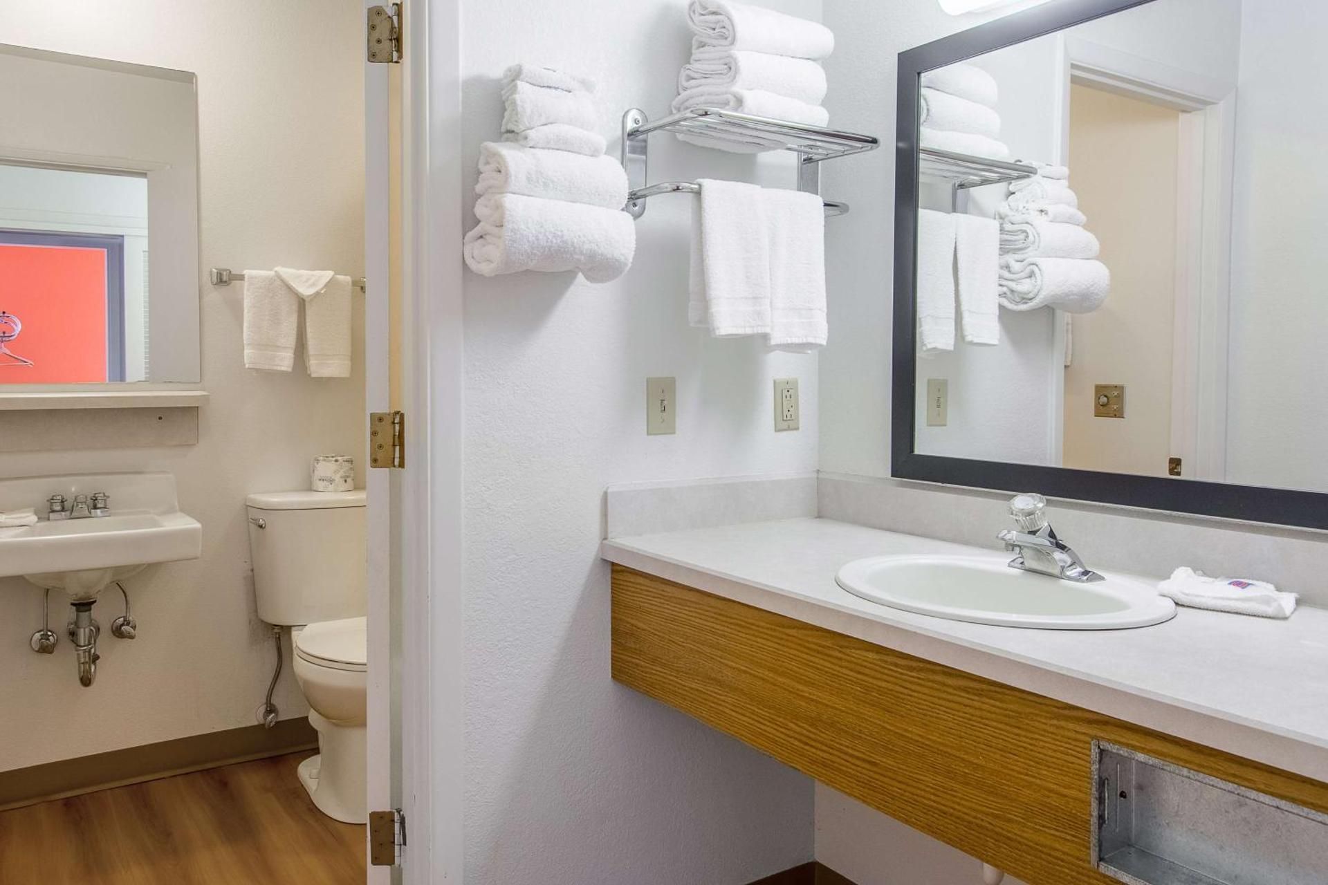 King Room - Non-Smoking