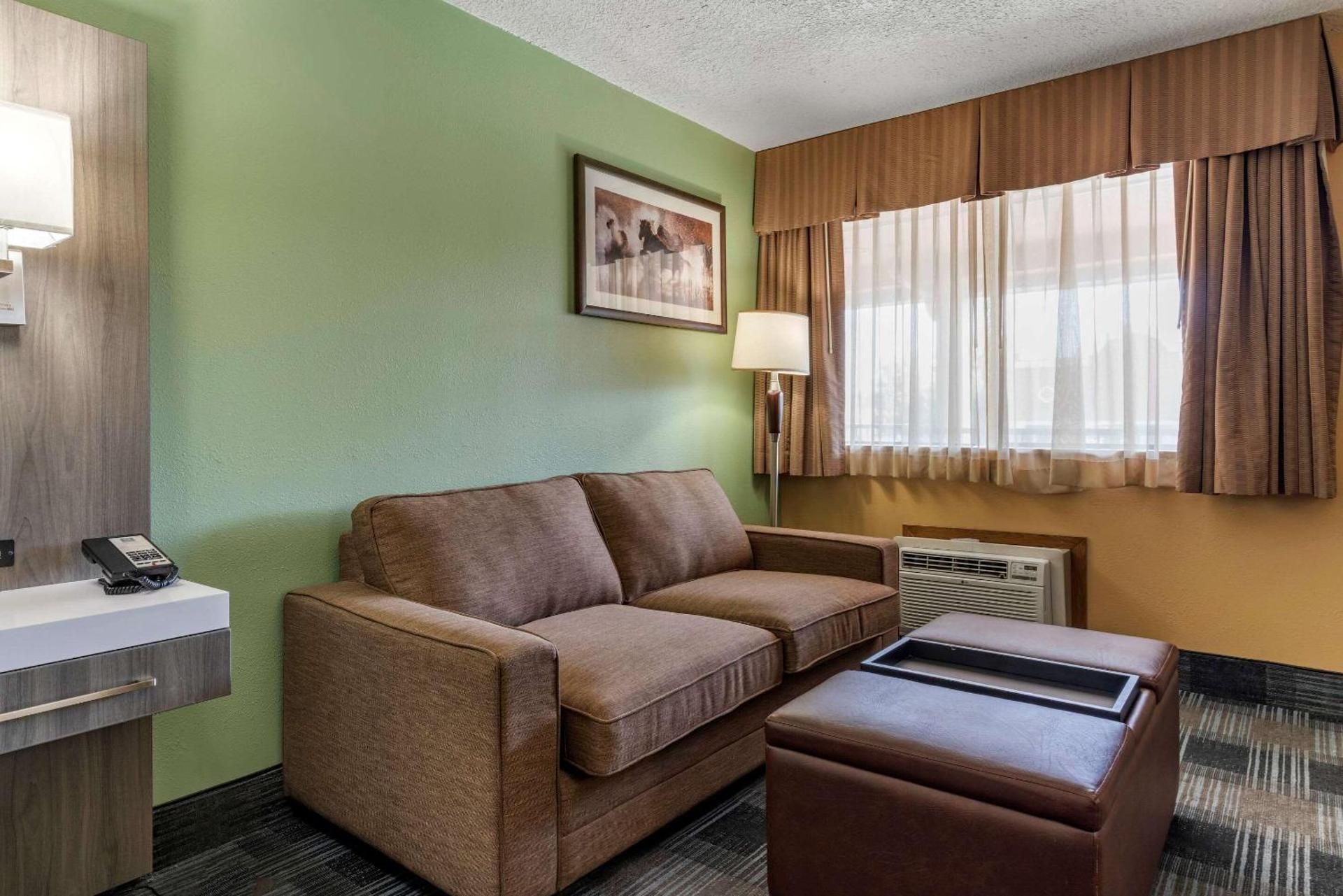 Quality Inn 1 King Bed, Nonsmoking, Upgrade 3