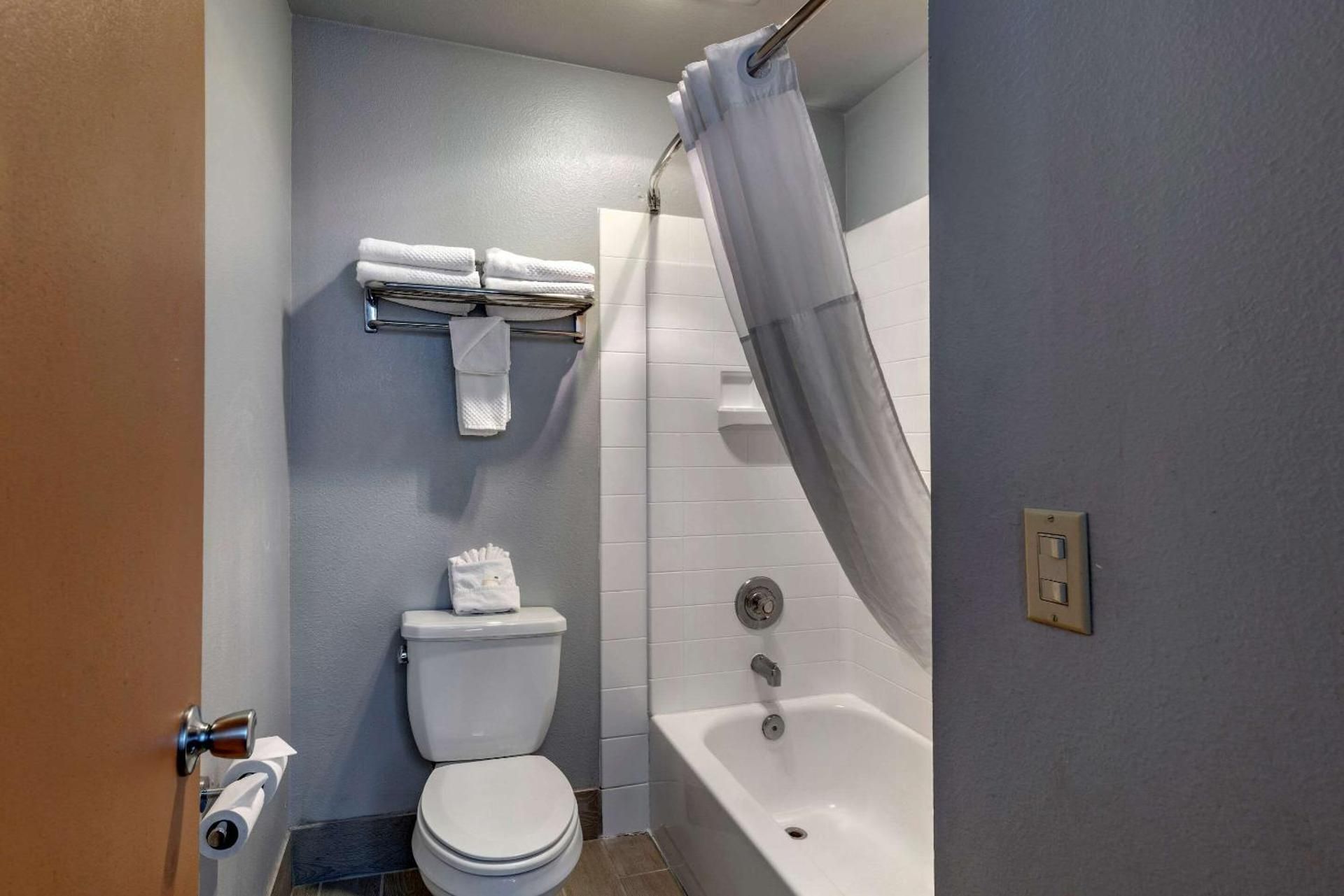 Quality Inn Queen Room with Two Queen Beds - Non Smoking/Pet Friendly 3