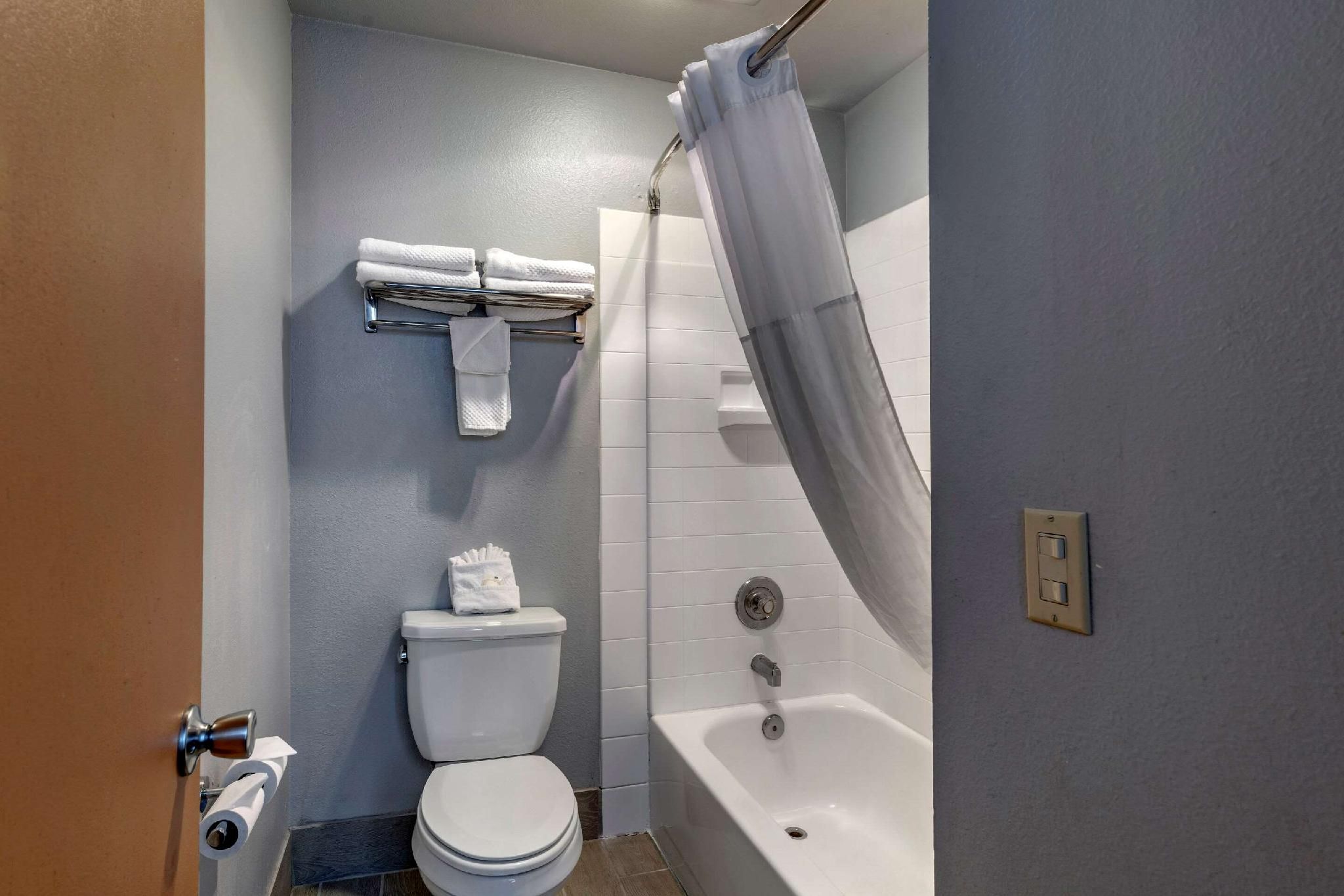 Quality Inn 2 Queen Beds, Nonsmoking 3