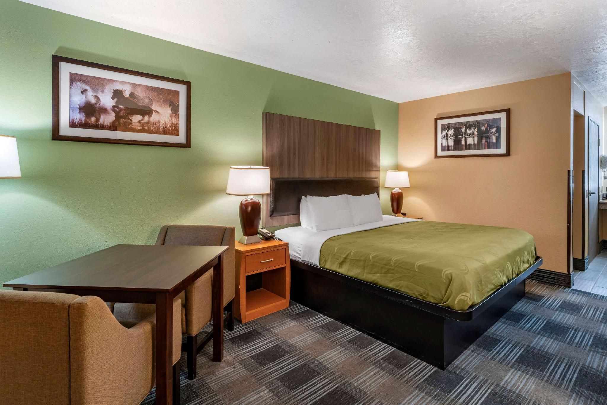 1 King Bed, Nonsmoking, Accessible