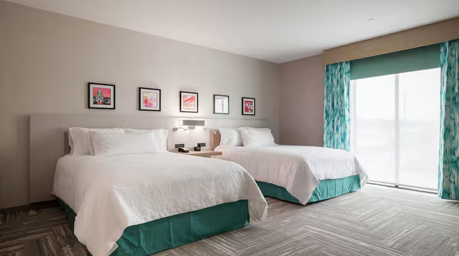 2 Queen Beds Space Launch View