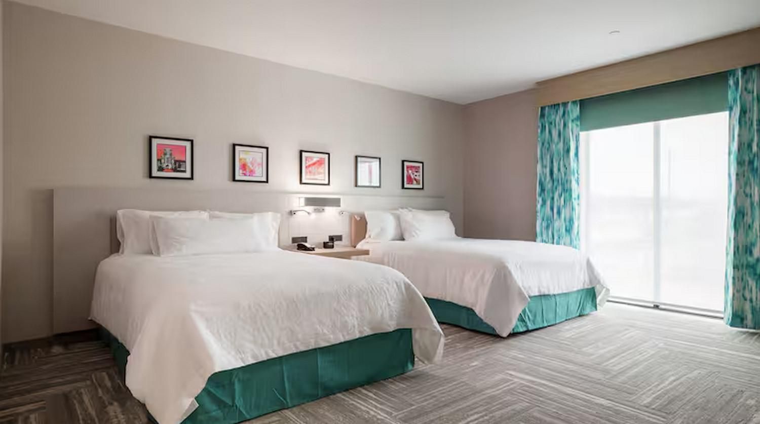 2 QN 1 BDRM STE HEARING ACCESSIBLE