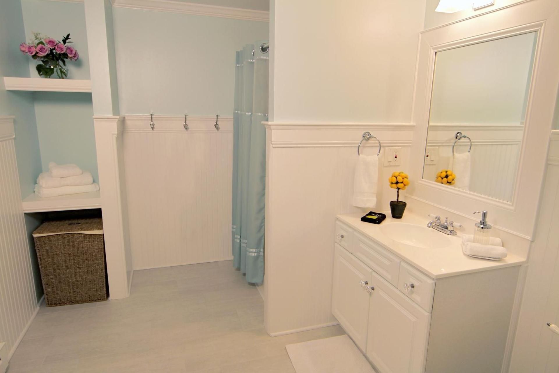 Two Queen Guestroom w/ Fireplace