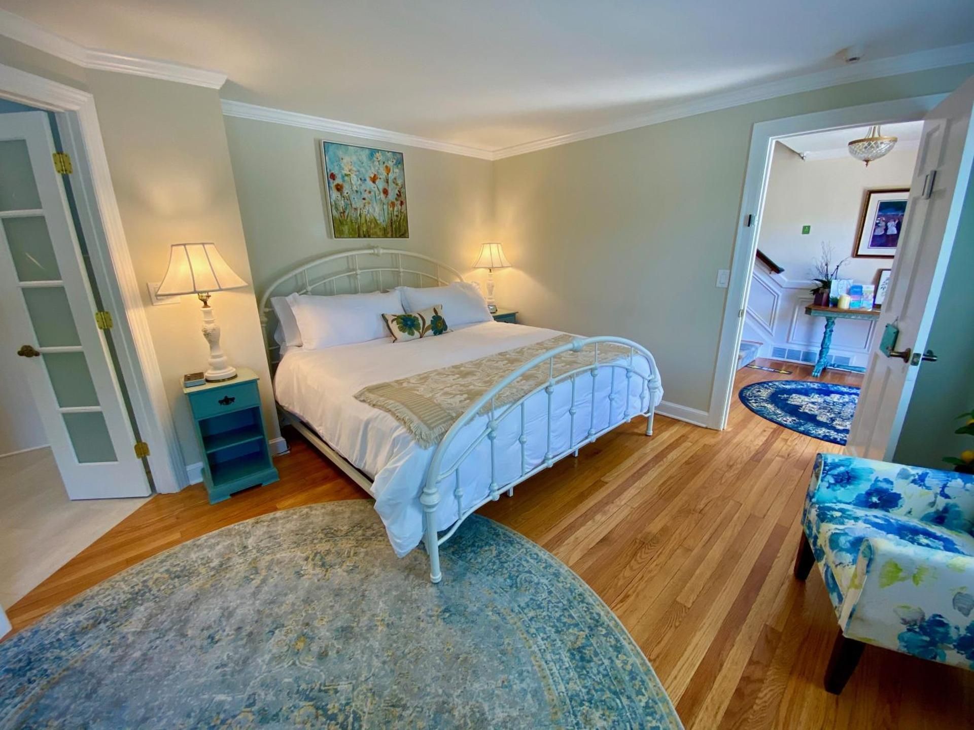 1st Floor King Guestroom