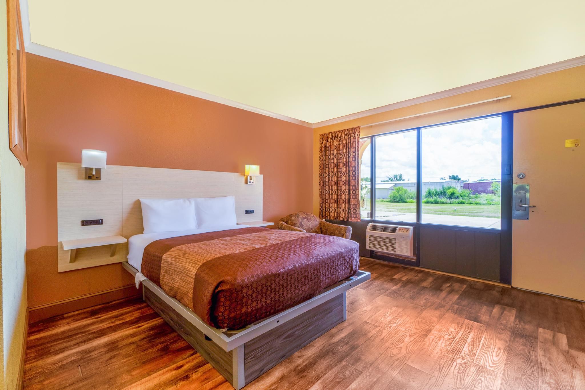 River Valley Motor Inn By OYO La Grange Texas Full Bed Non-Smoking