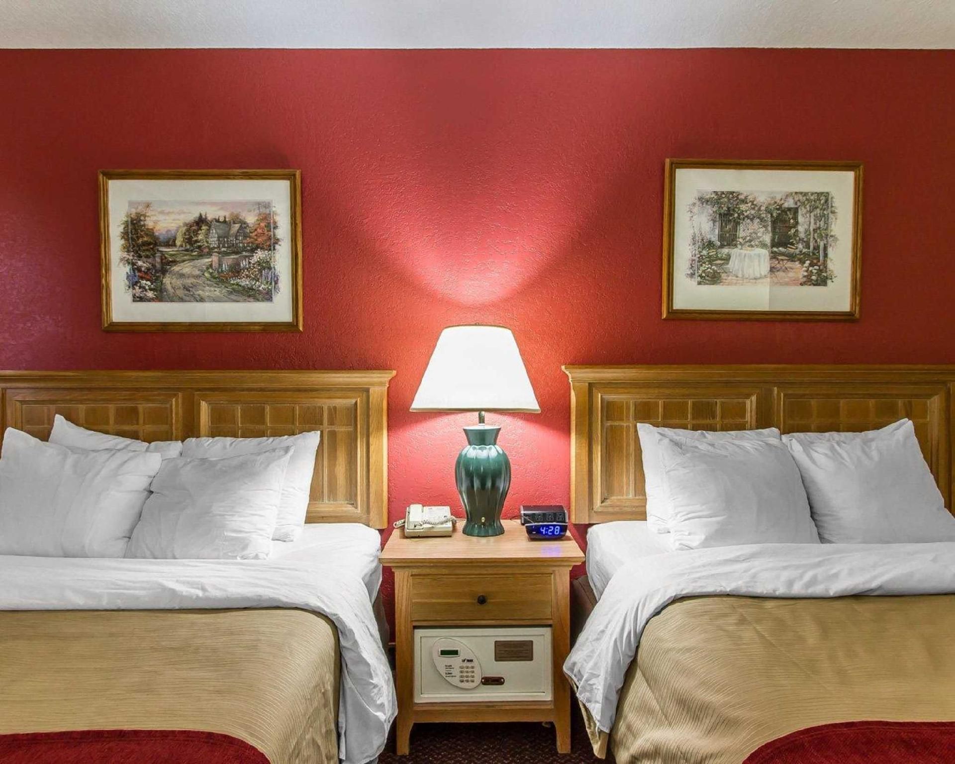 Queen with 2 Queen Beds - Non-Smoking