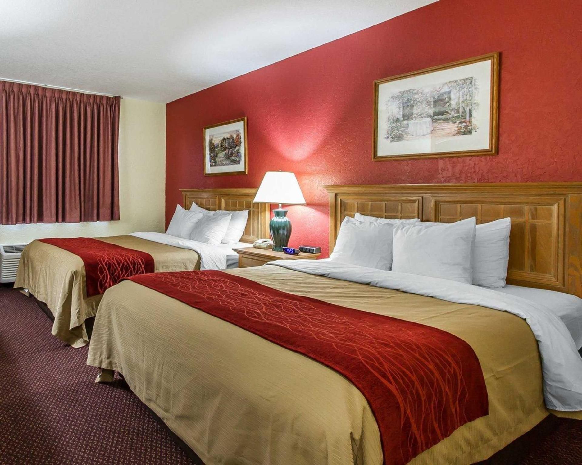 2 Queen Beds, Smoking