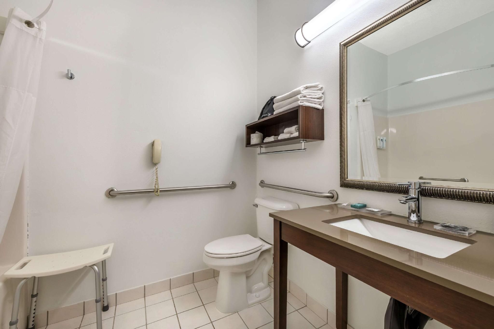 2 QUEEN BEDS ACCESSIBLE ROOM NON SMOKING