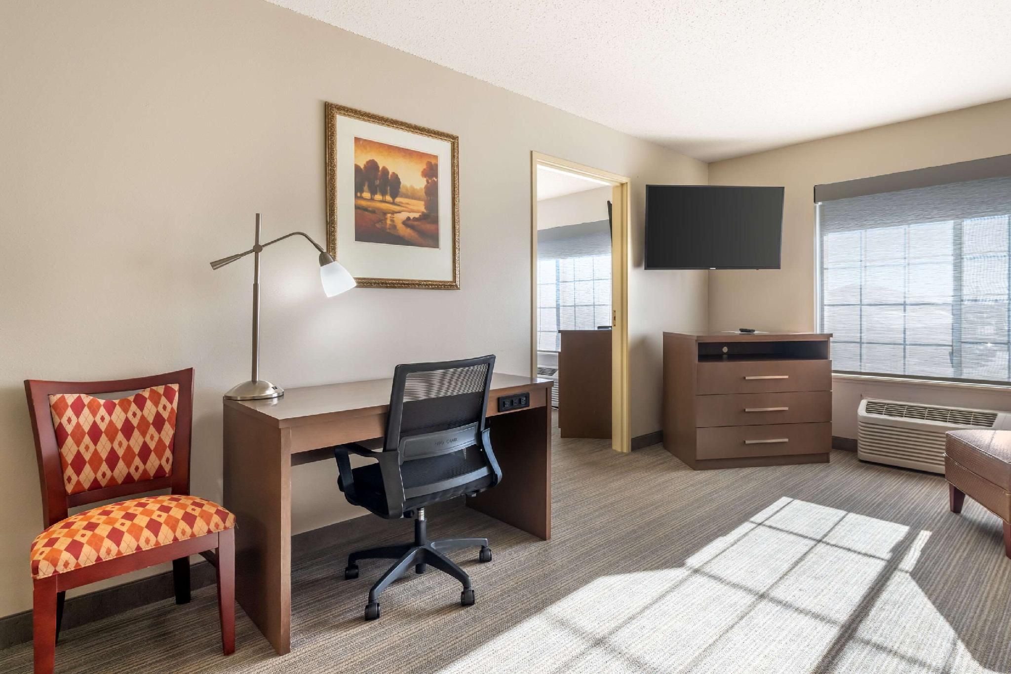 Country Inn & Suites by Radisson, Watertown, SD 1 Queen Bed, Suite, Nonsmoking 3