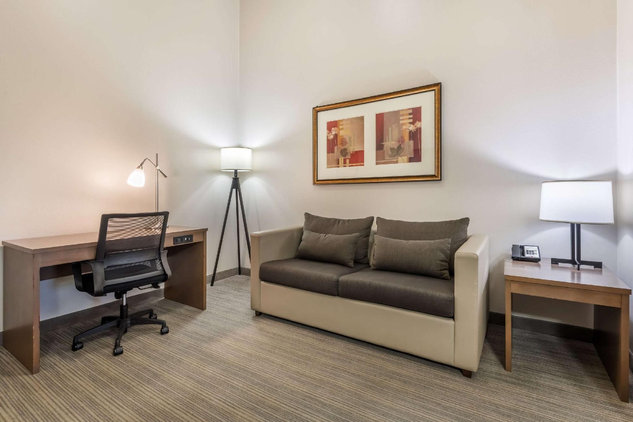 Country Inn & Suites by Radisson, Watertown, SD 1 King Bed, Suite, Nonsmoking 3